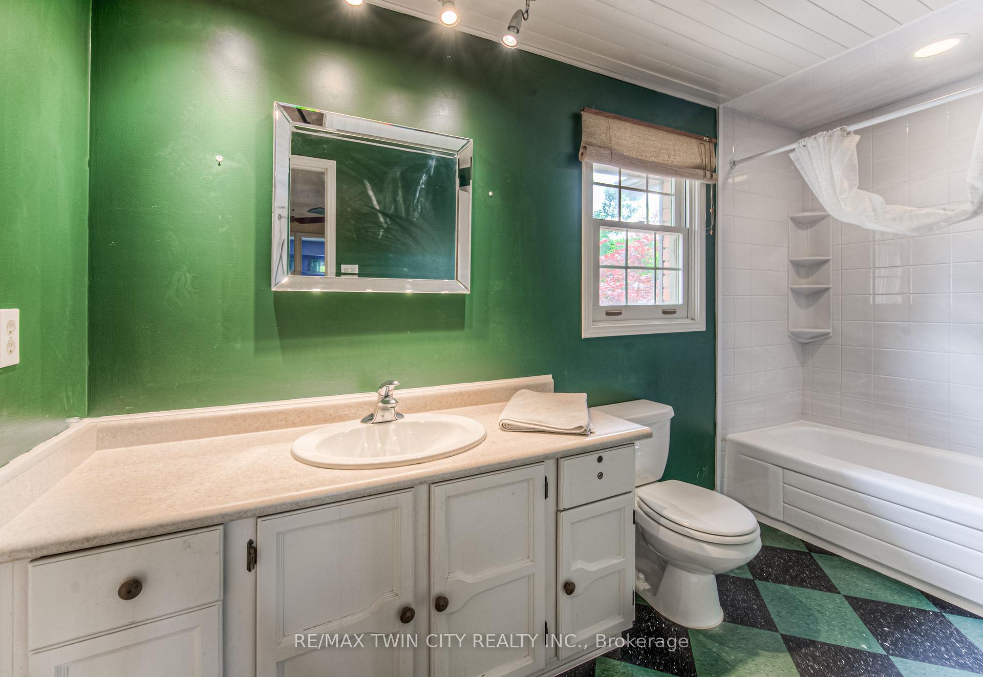 Photo 26 of 179 Woodbend Crescent, Waterloo — HOMEH