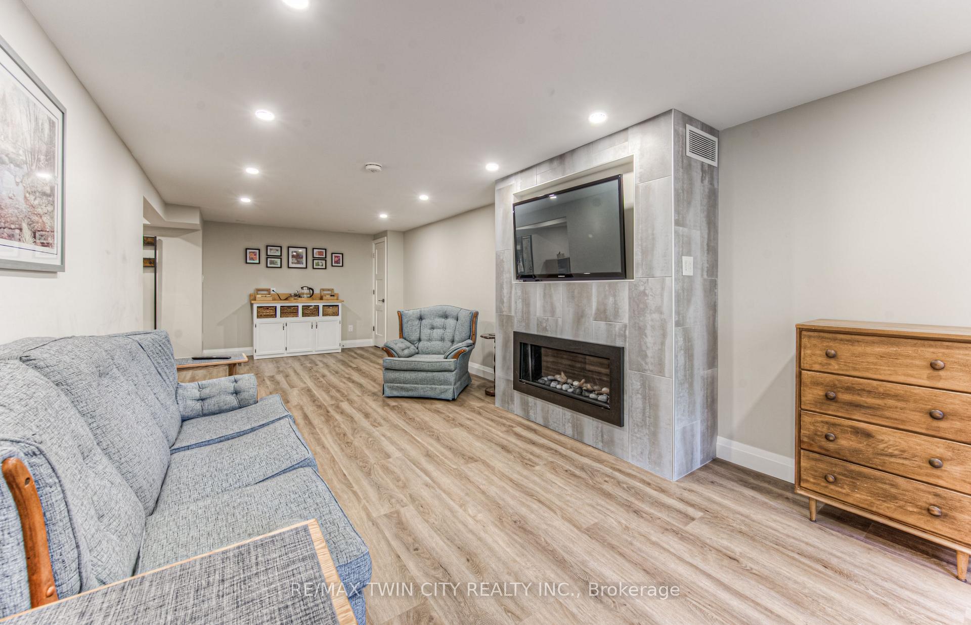 Photo 29 of 179 Woodbend Crescent, Waterloo — HOMEH