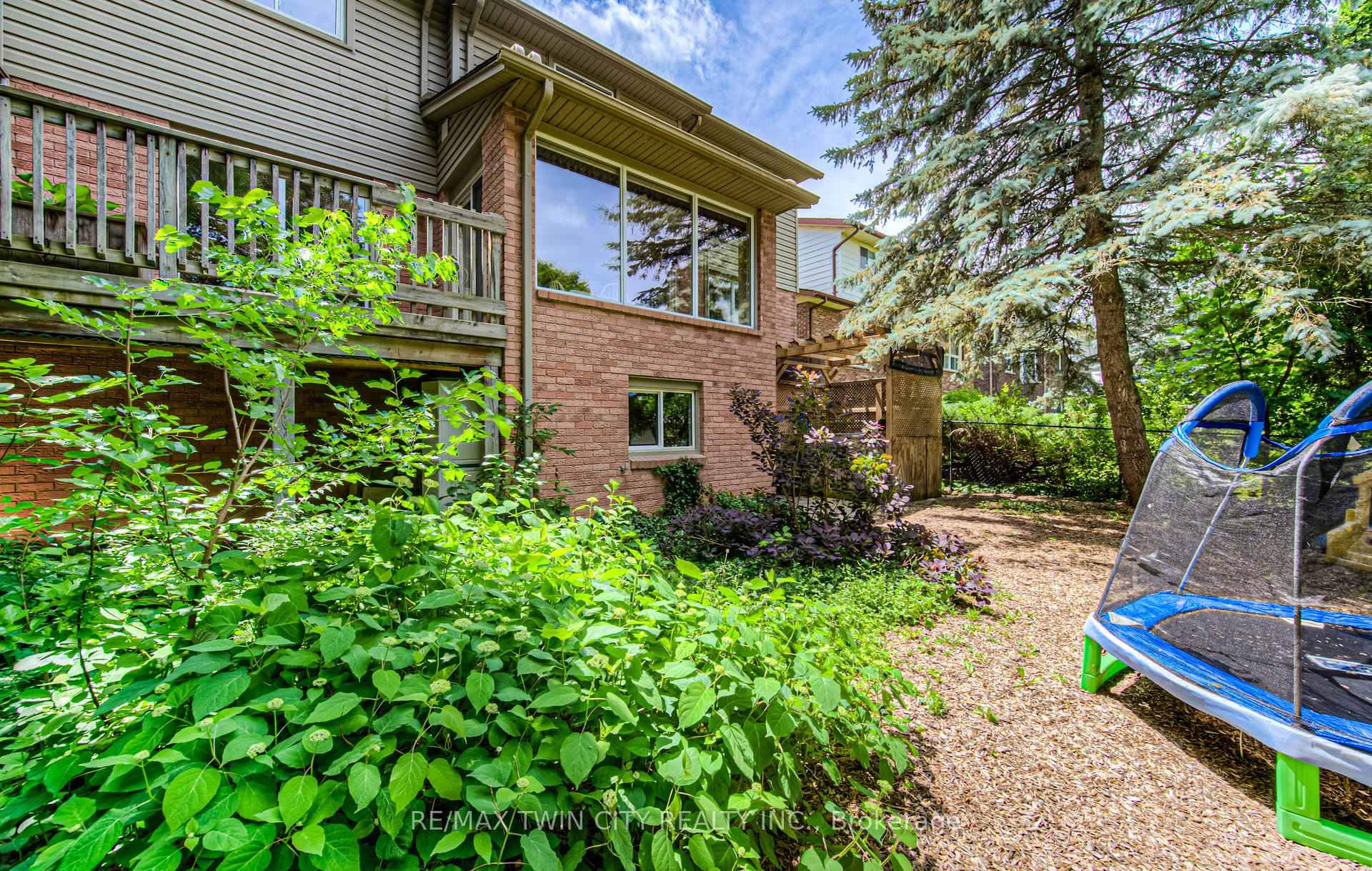 Photo 38 of 179 Woodbend Crescent, Waterloo — HOMEH
