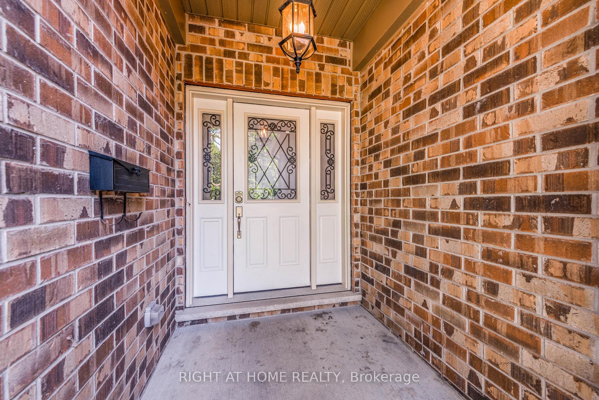 Photo 6 of 11 Ottaway Avenue, Barrie, Wellington — HOMEH