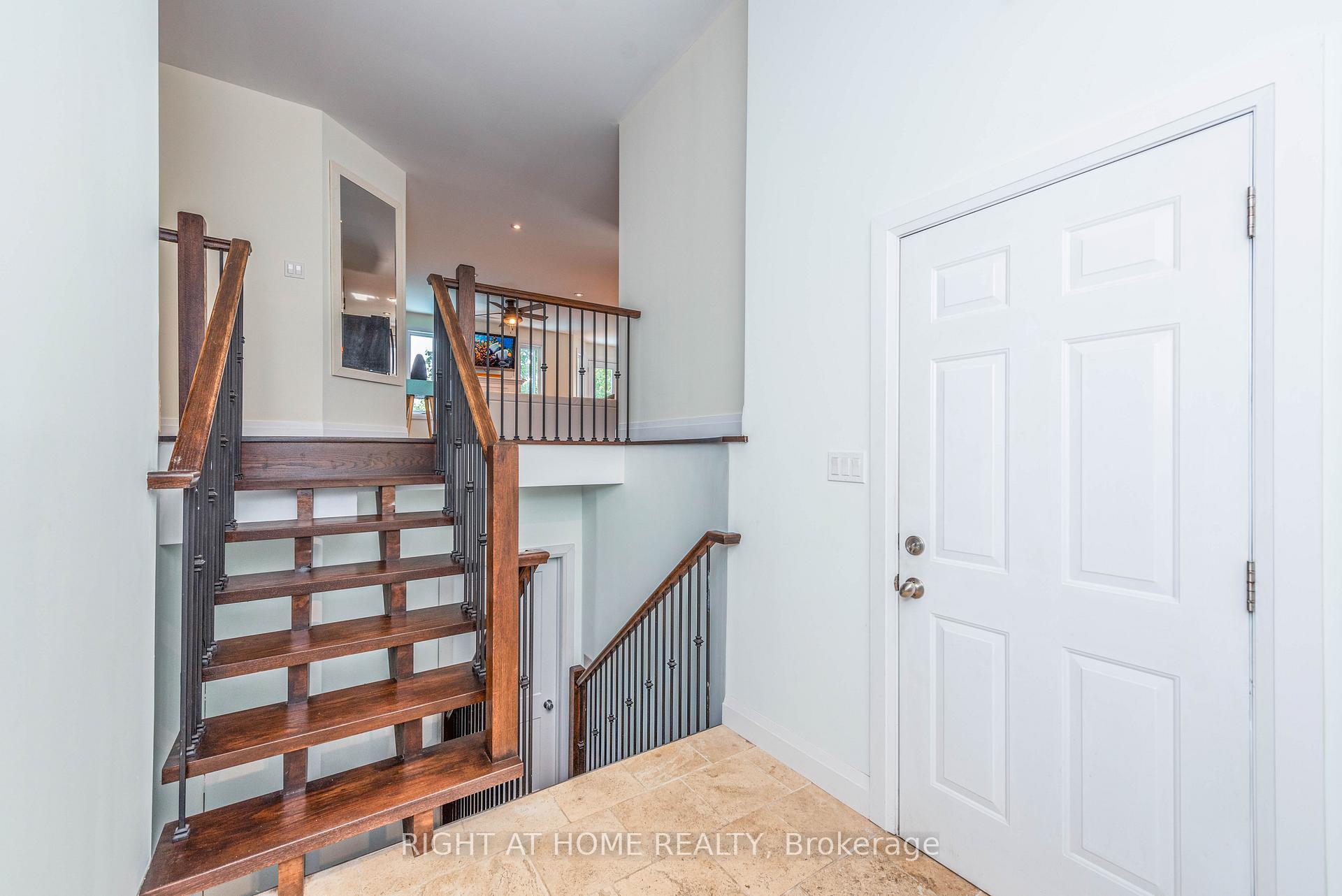 Photo 8 of 11 Ottaway Avenue, Barrie, Wellington — HOMEH