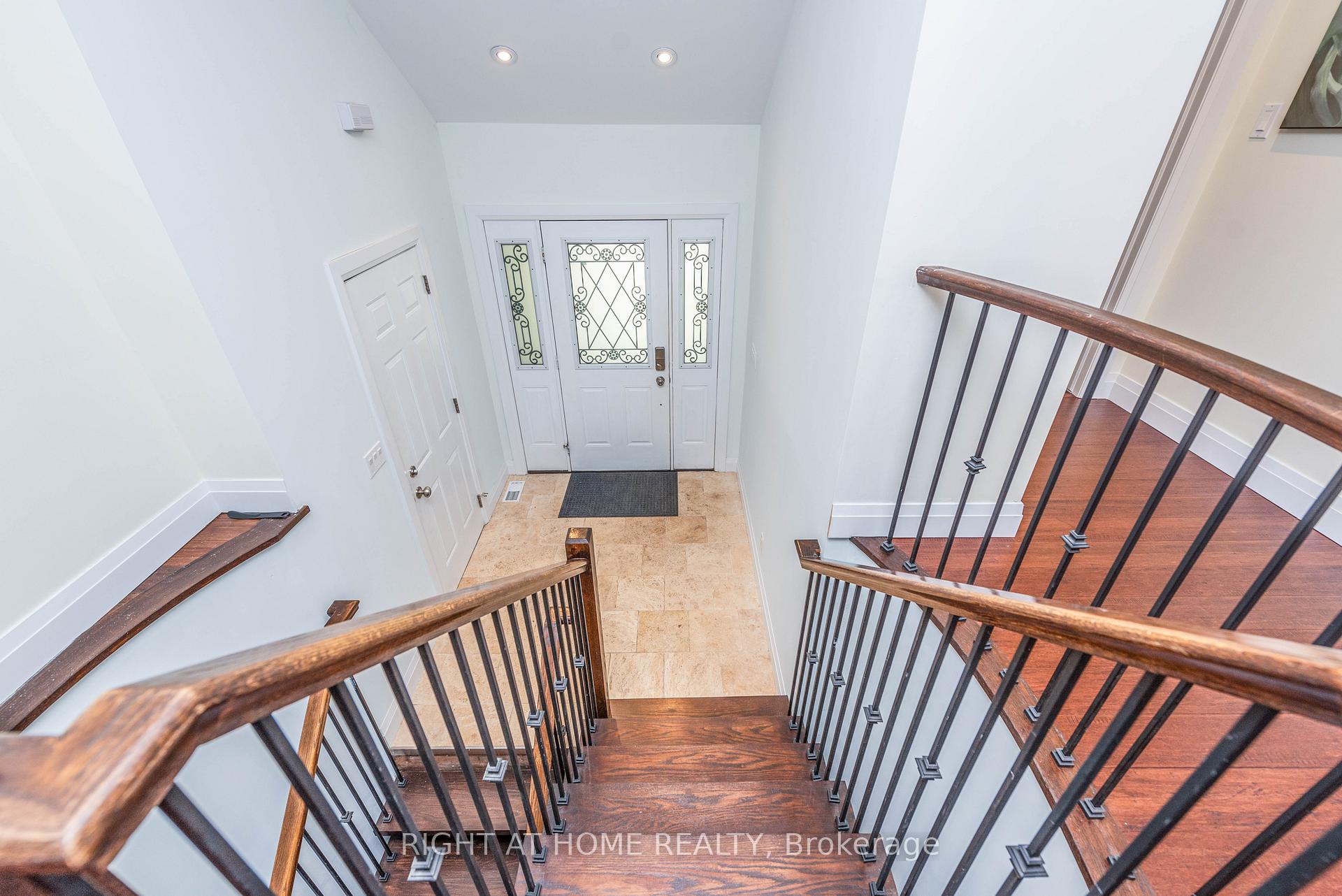 Photo 5 of 11 Ottaway Avenue, Barrie, Wellington — HOMEH