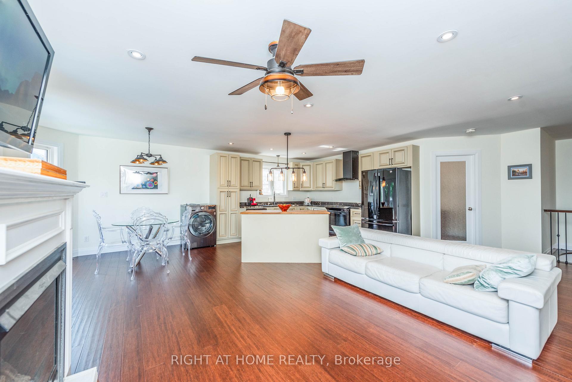 Photo 36 of 11 Ottaway Avenue, Barrie, Wellington — HOMEH