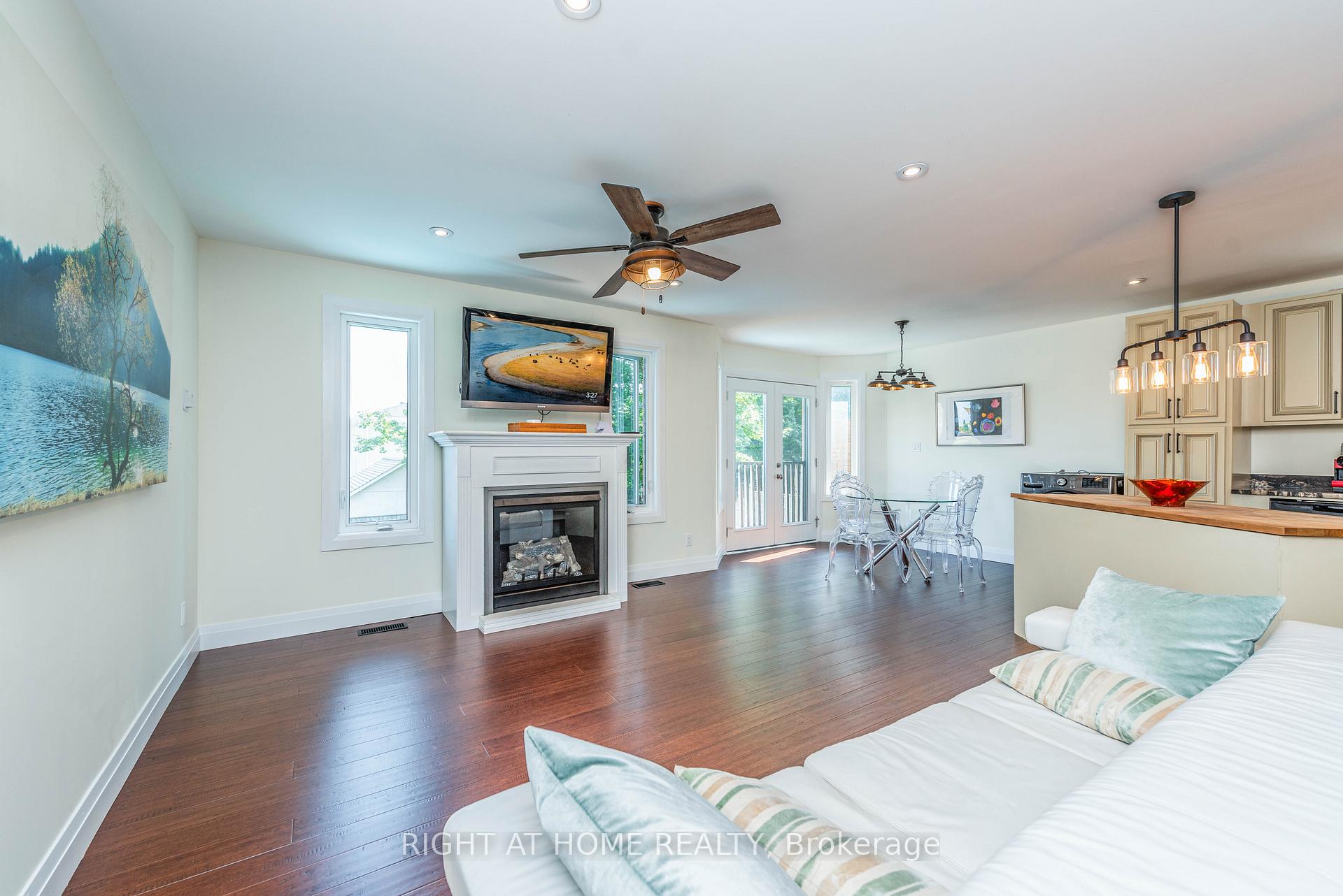 Photo 13 of 11 Ottaway Avenue, Barrie, Wellington — HOMEH