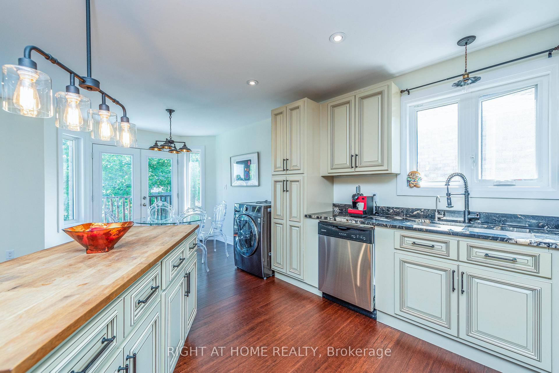 Photo 18 of 11 Ottaway Avenue, Barrie, Wellington — HOMEH