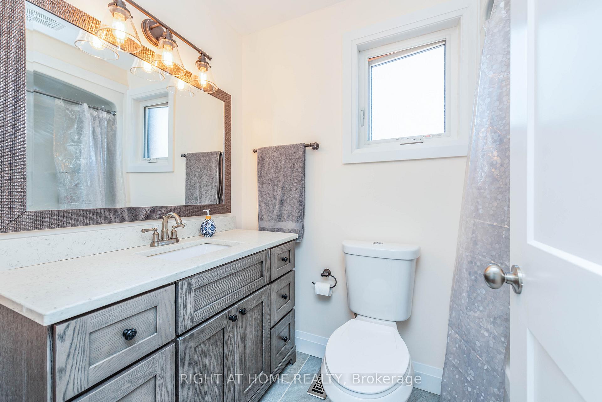 Photo 39 of 11 Ottaway Avenue, Barrie, Wellington — HOMEH