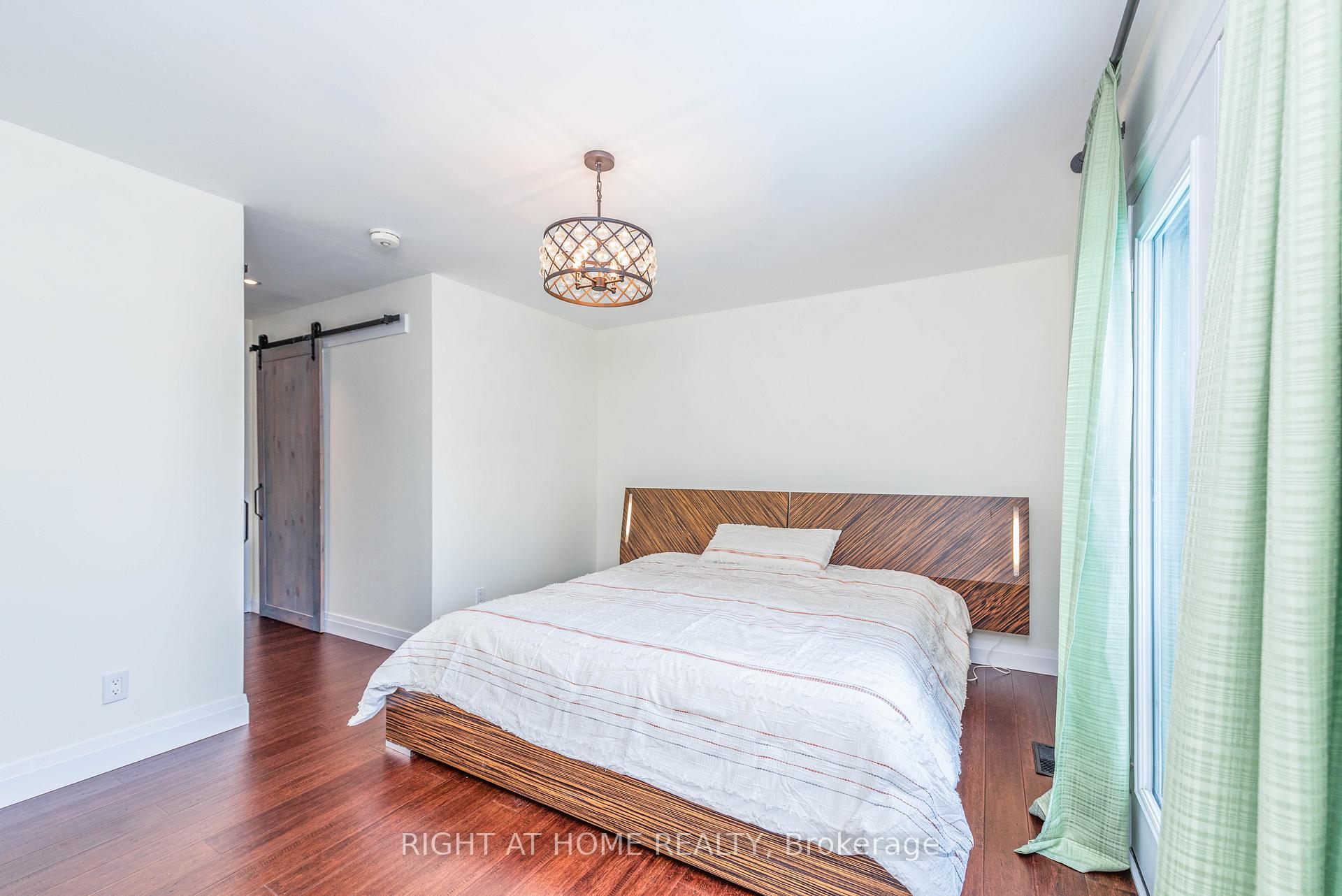 Photo 28 of 11 Ottaway Avenue, Barrie, Wellington — HOMEH