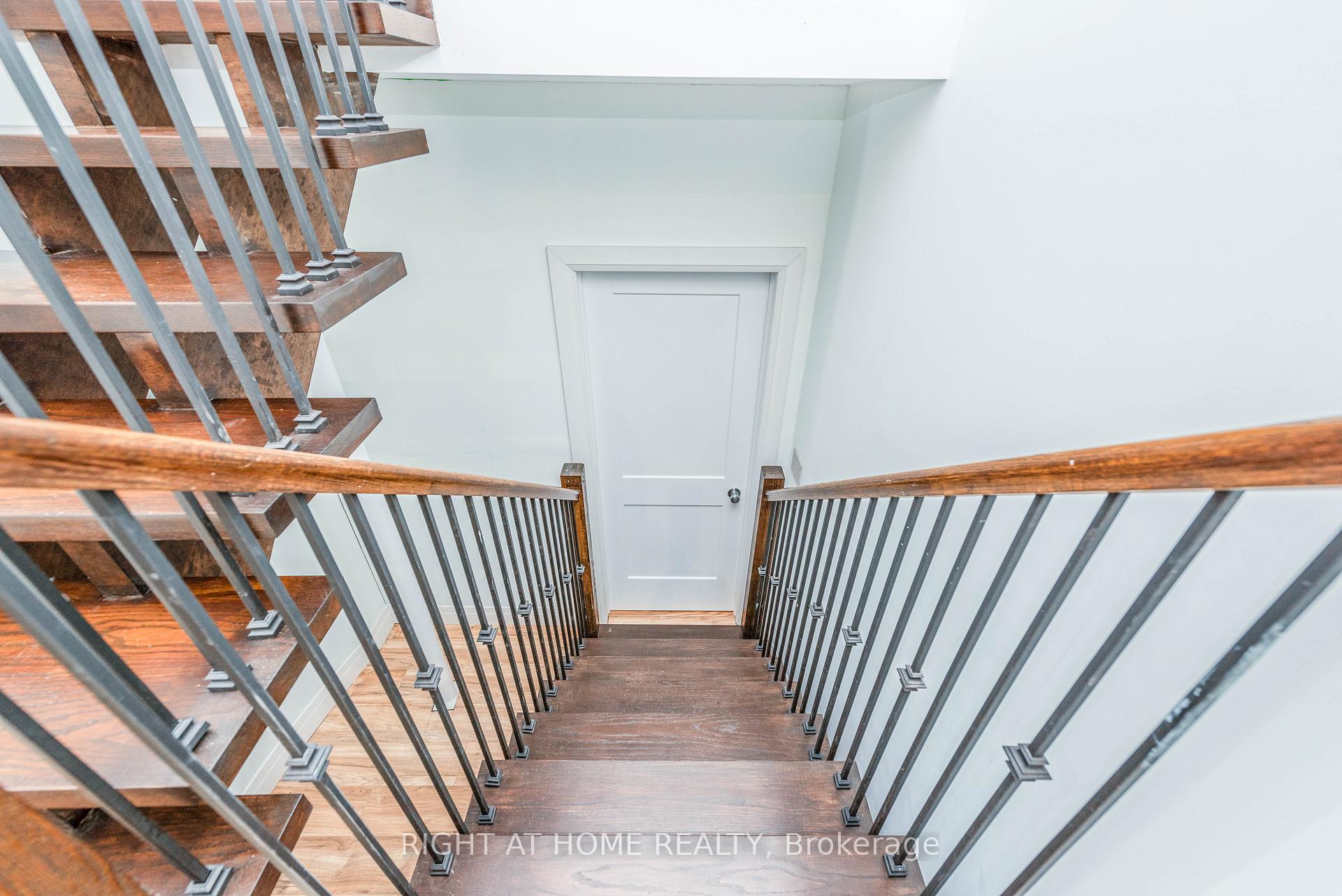 Photo 25 of 11 Ottaway Avenue, Barrie, Wellington — HOMEH