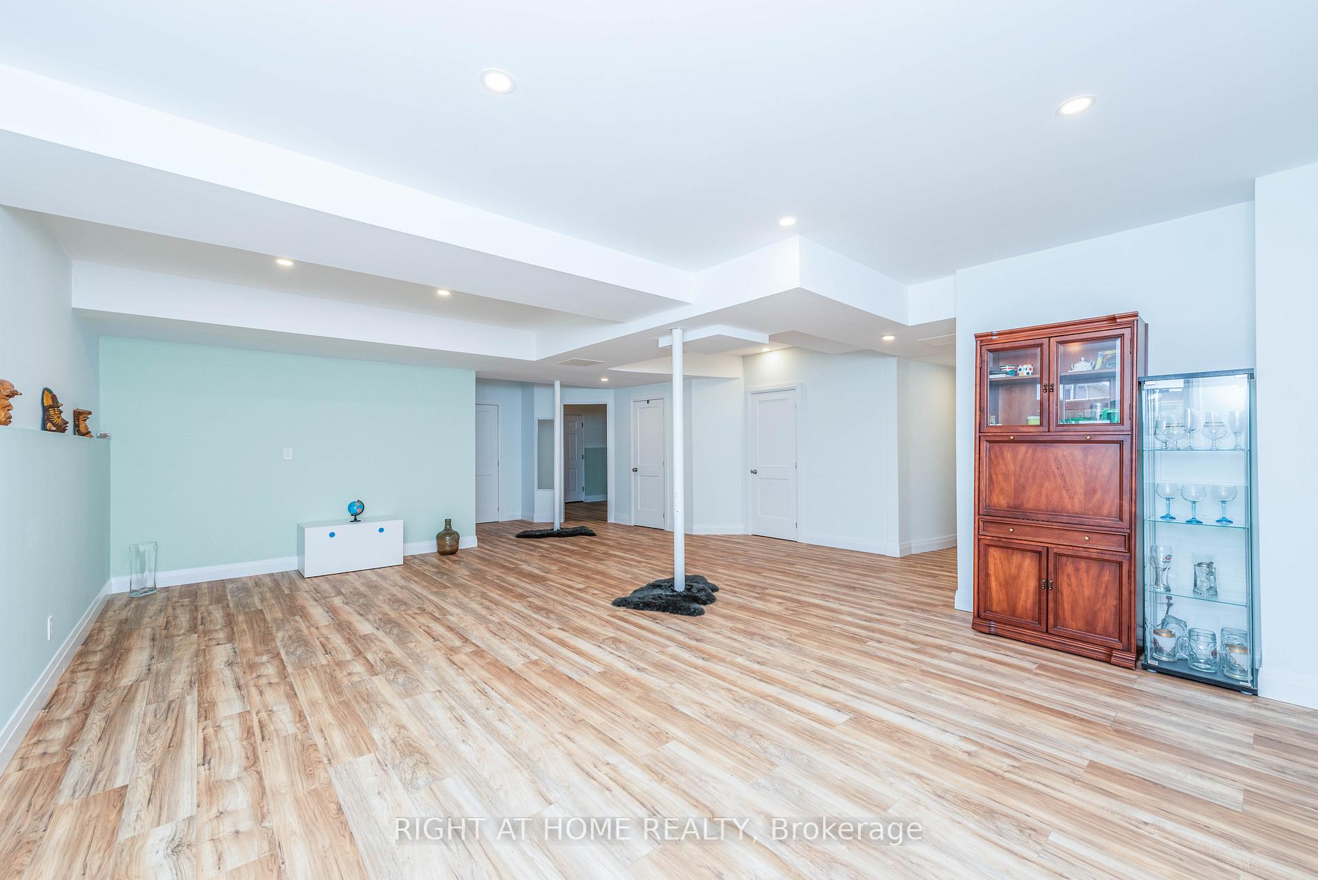 Photo 32 of 11 Ottaway Avenue, Barrie, Wellington — HOMEH