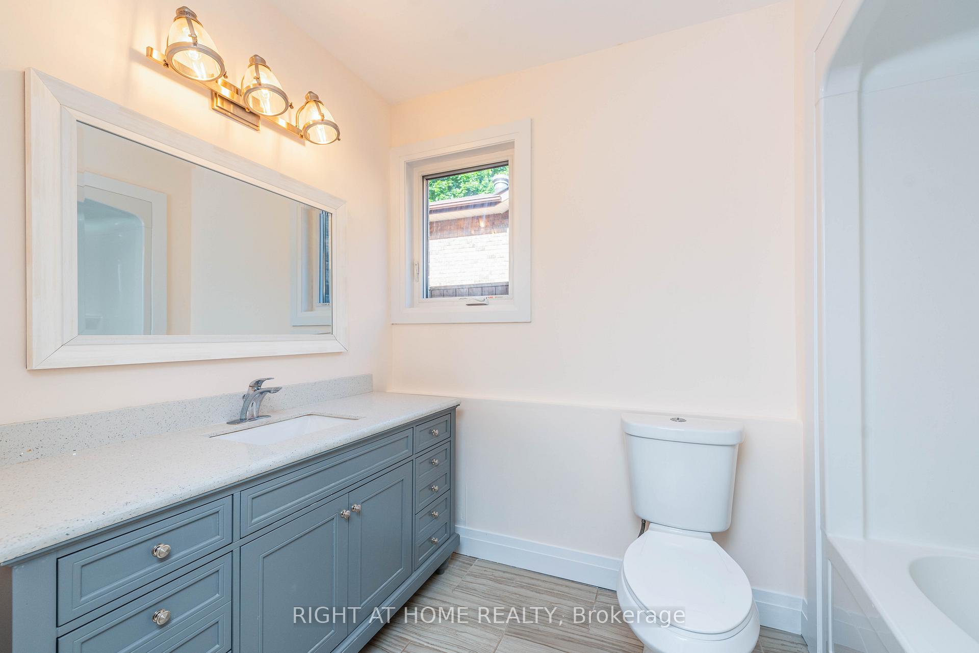 Photo 34 of 11 Ottaway Avenue, Barrie, Wellington — HOMEH