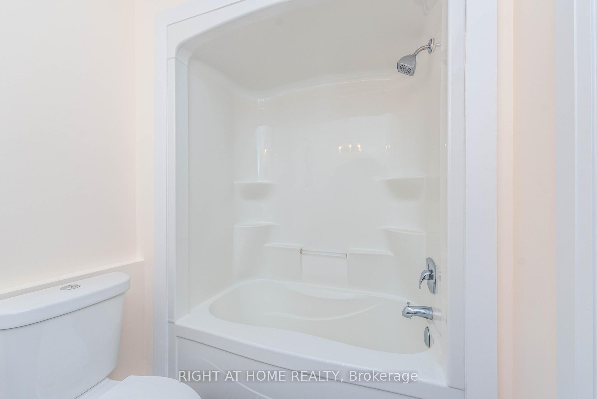 Photo 40 of 11 Ottaway Avenue, Barrie, Wellington — HOMEH