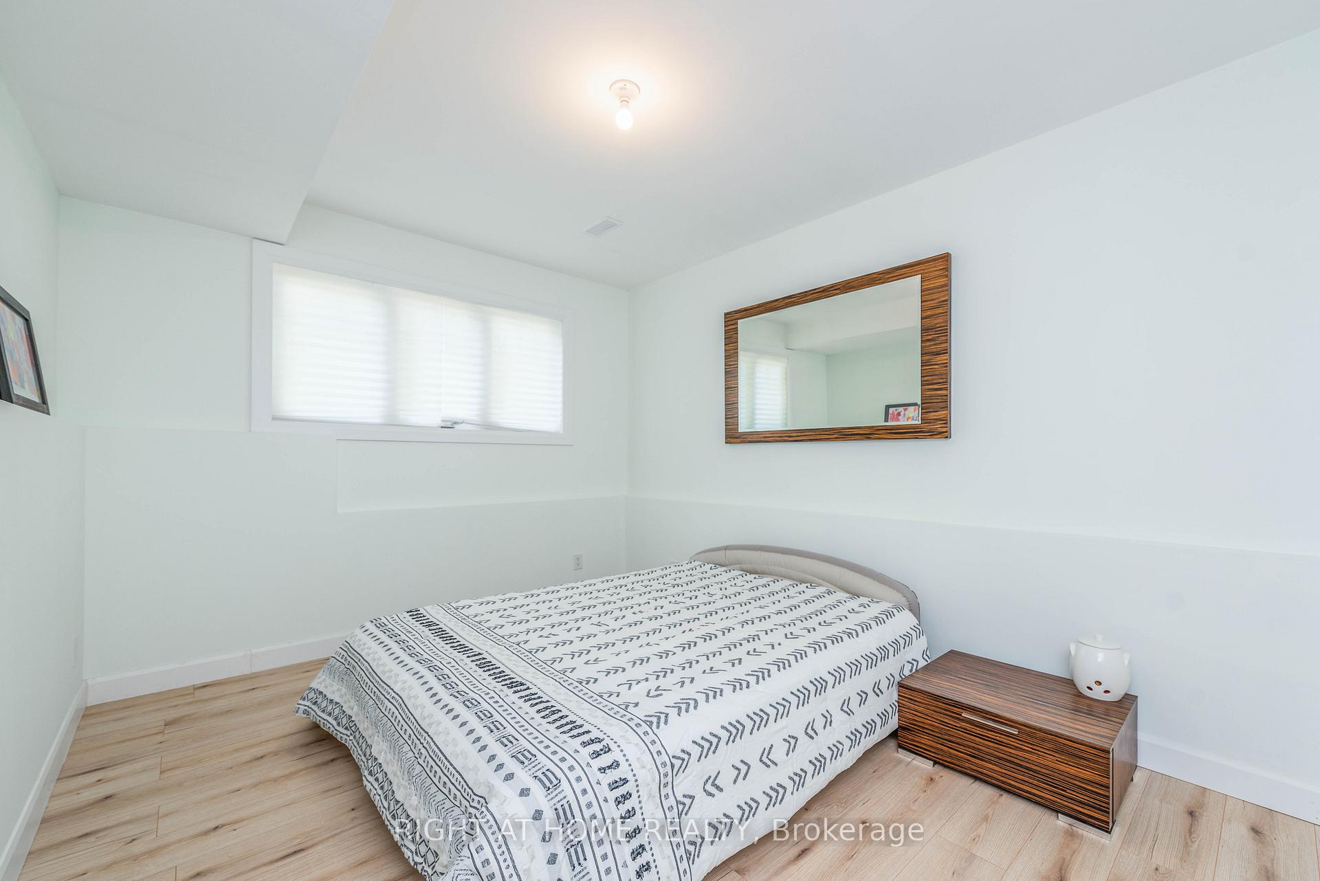 Photo 35 of 11 Ottaway Avenue, Barrie, Wellington — HOMEH