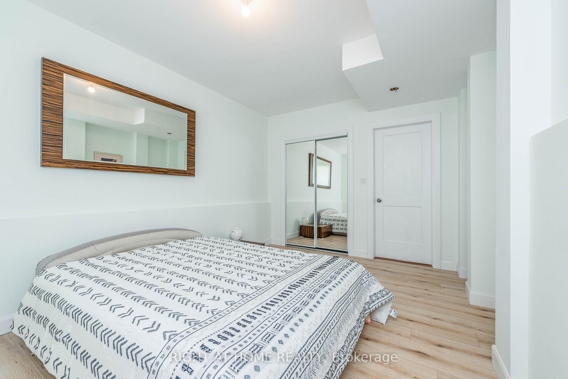 Photo 43 of 11 Ottaway Avenue, Barrie, Wellington — HOMEH