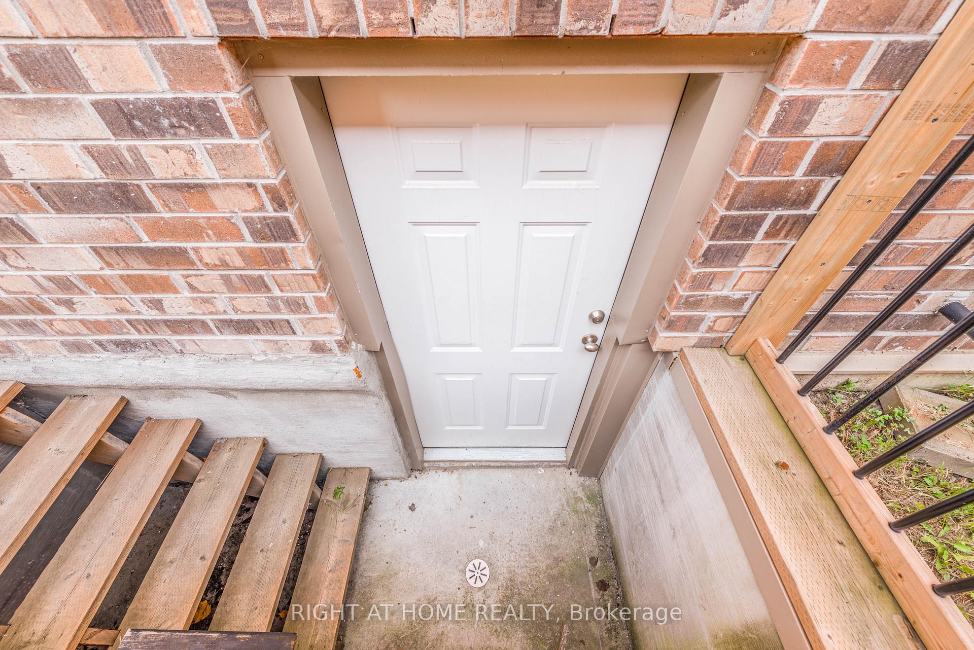 Photo 45 of 11 Ottaway Avenue, Barrie, Wellington — HOMEH