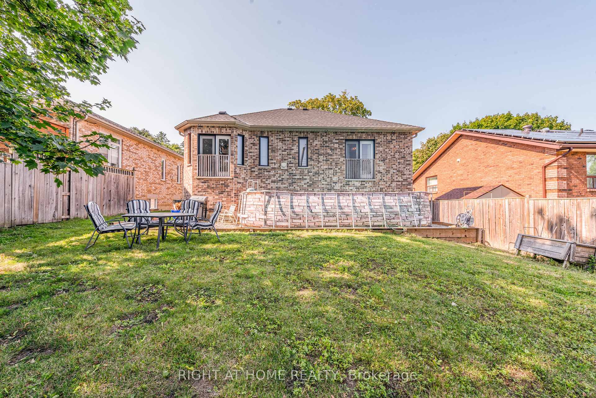 Photo 48 of 11 Ottaway Avenue, Barrie, Wellington — HOMEH