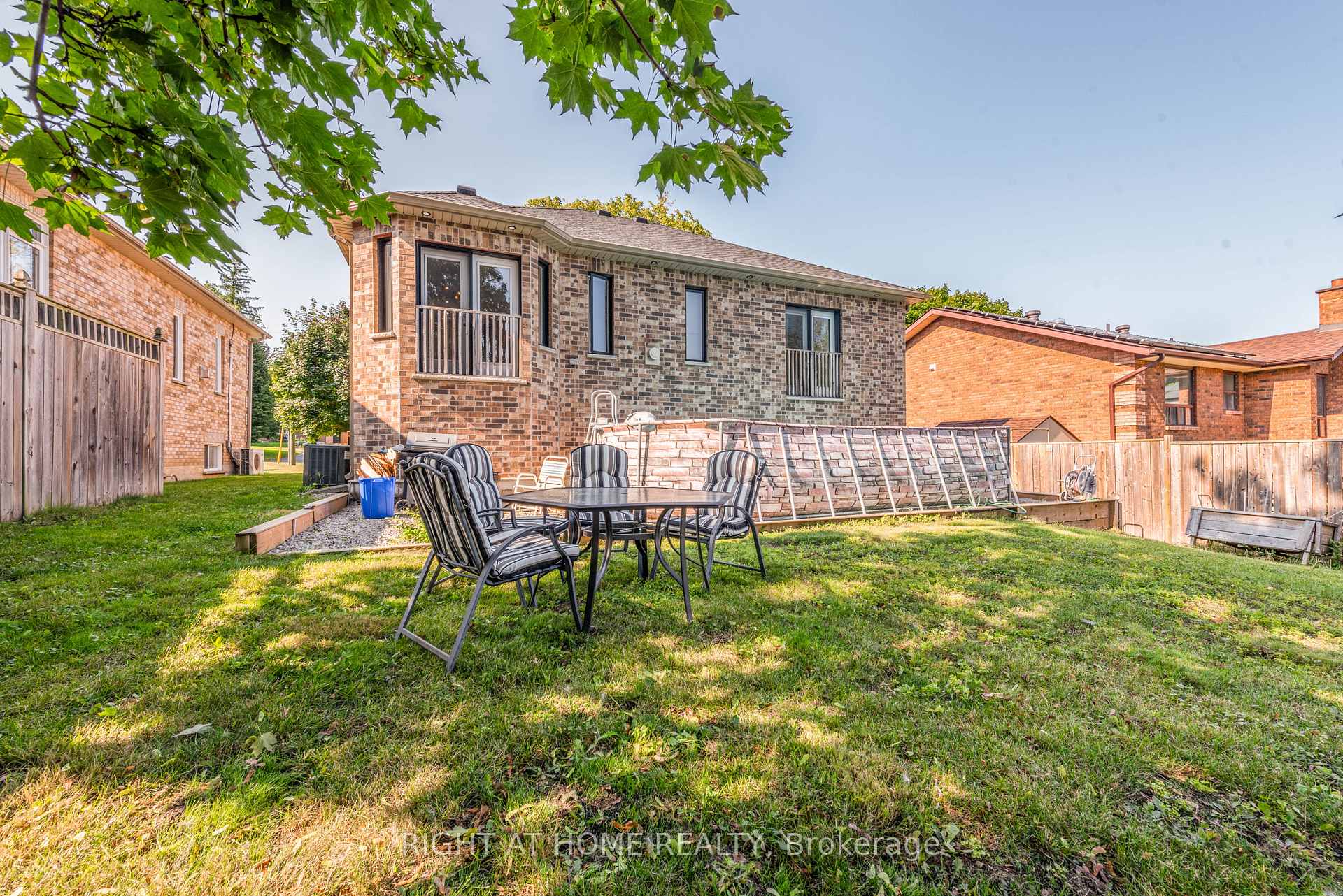 Photo 47 of 11 Ottaway Avenue, Barrie, Wellington — HOMEH
