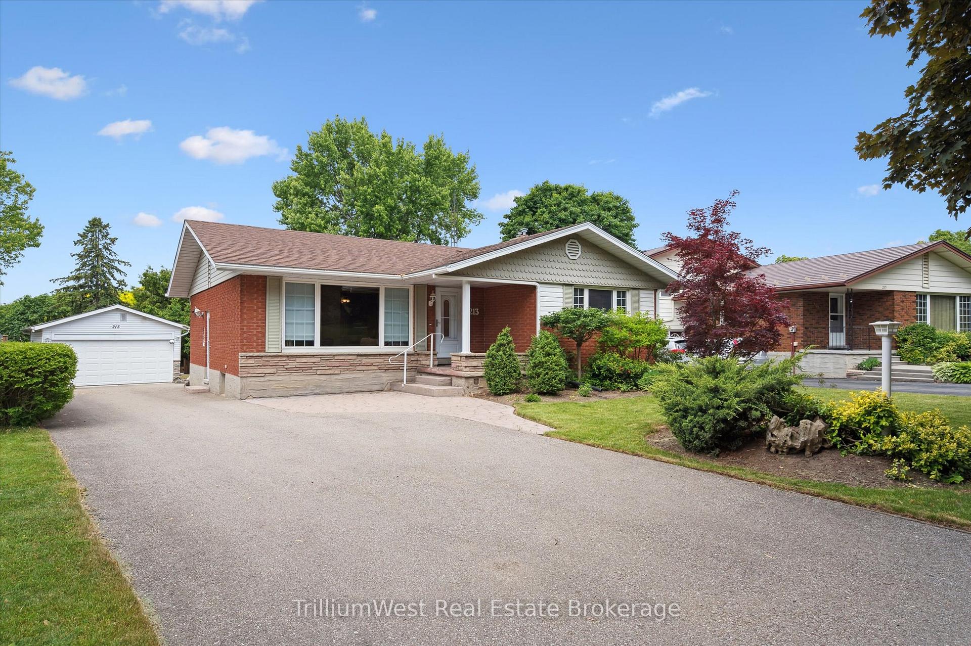 Photo 2 of 213 Dixie Crescent, Waterloo — HOMEH