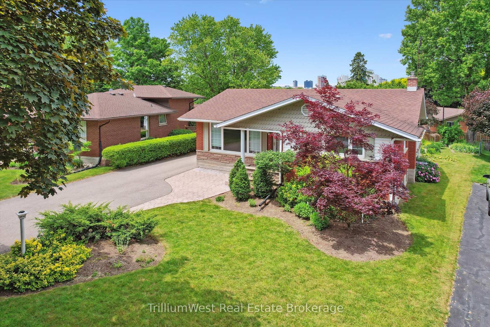 Photo 3 of 213 Dixie Crescent, Waterloo — HOMEH