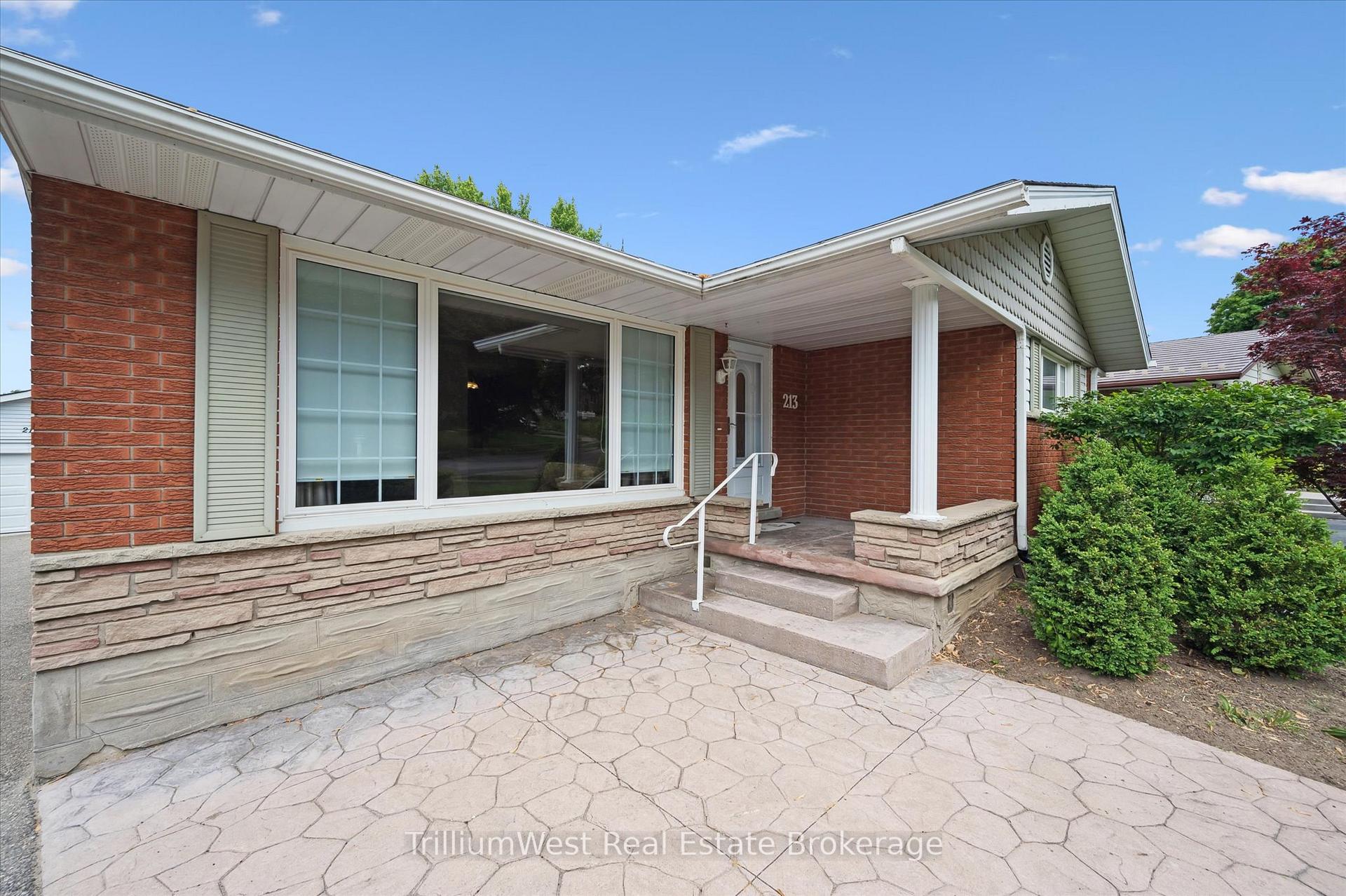 Photo 6 of 213 Dixie Crescent, Waterloo — HOMEH