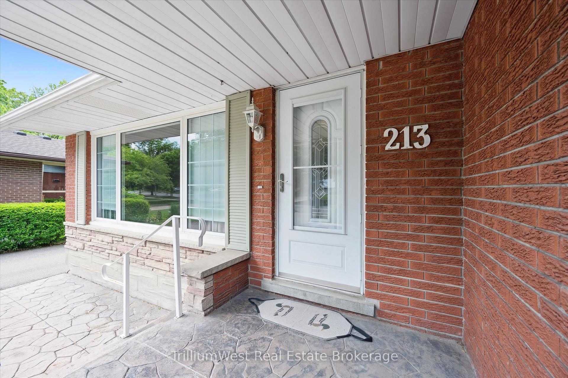 Photo 7 of 213 Dixie Crescent, Waterloo — HOMEH