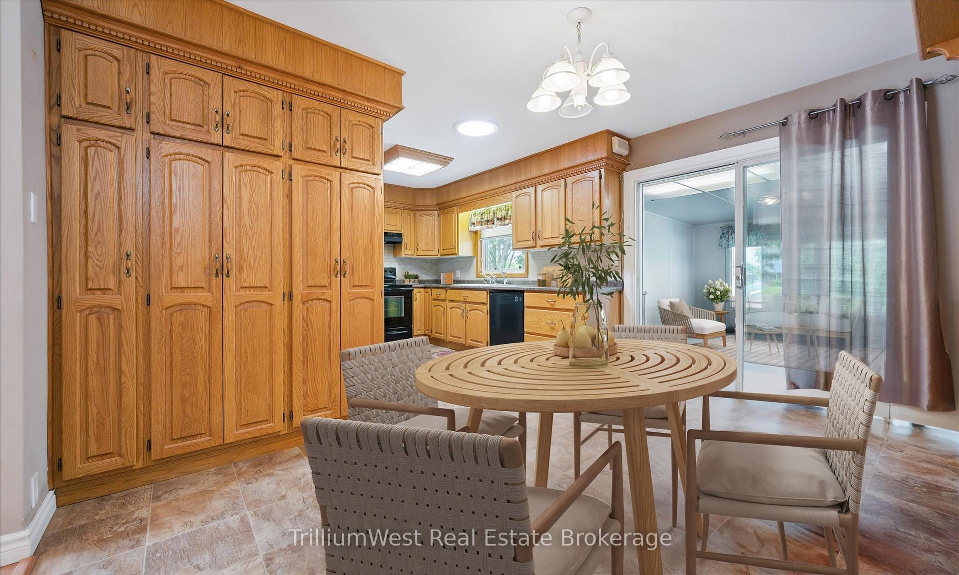 Photo 13 of 213 Dixie Crescent, Waterloo — HOMEH