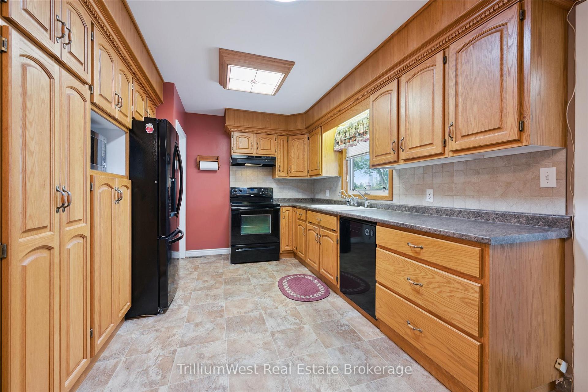 Photo 15 of 213 Dixie Crescent, Waterloo — HOMEH