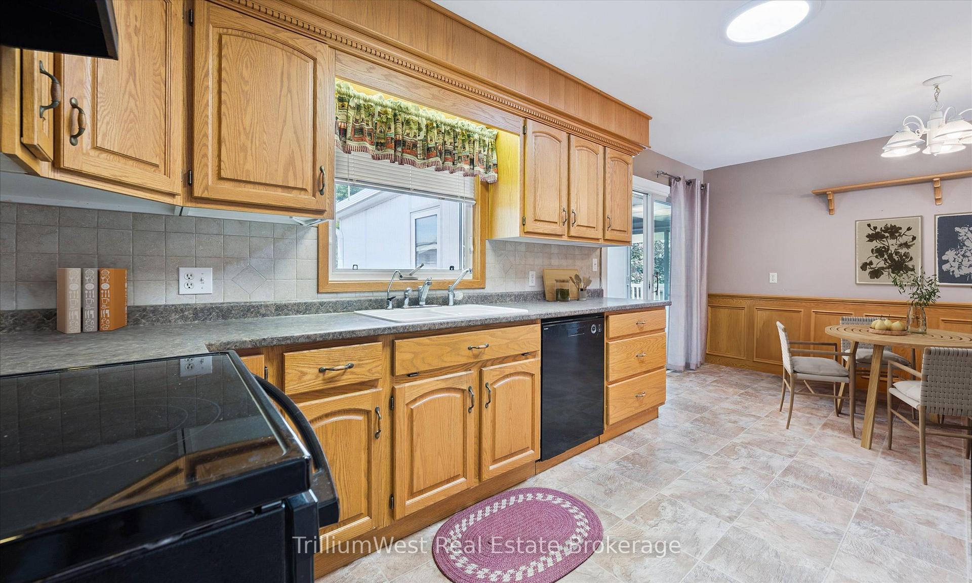Photo 16 of 213 Dixie Crescent, Waterloo — HOMEH