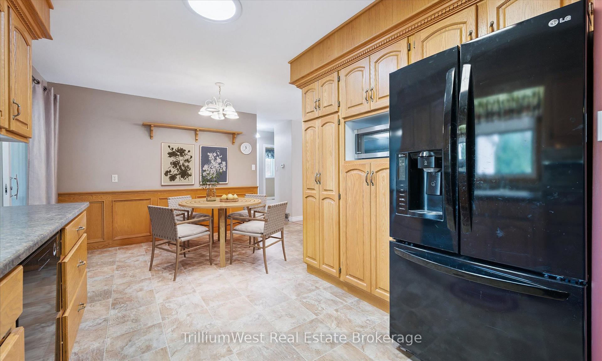 Photo 17 of 213 Dixie Crescent, Waterloo — HOMEH