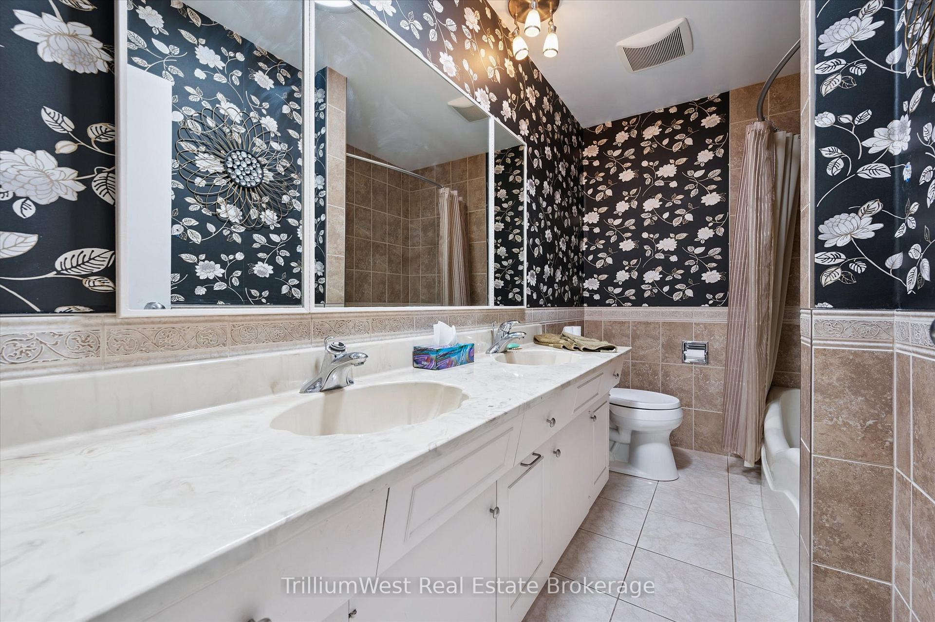 Photo 23 of 213 Dixie Crescent, Waterloo — HOMEH