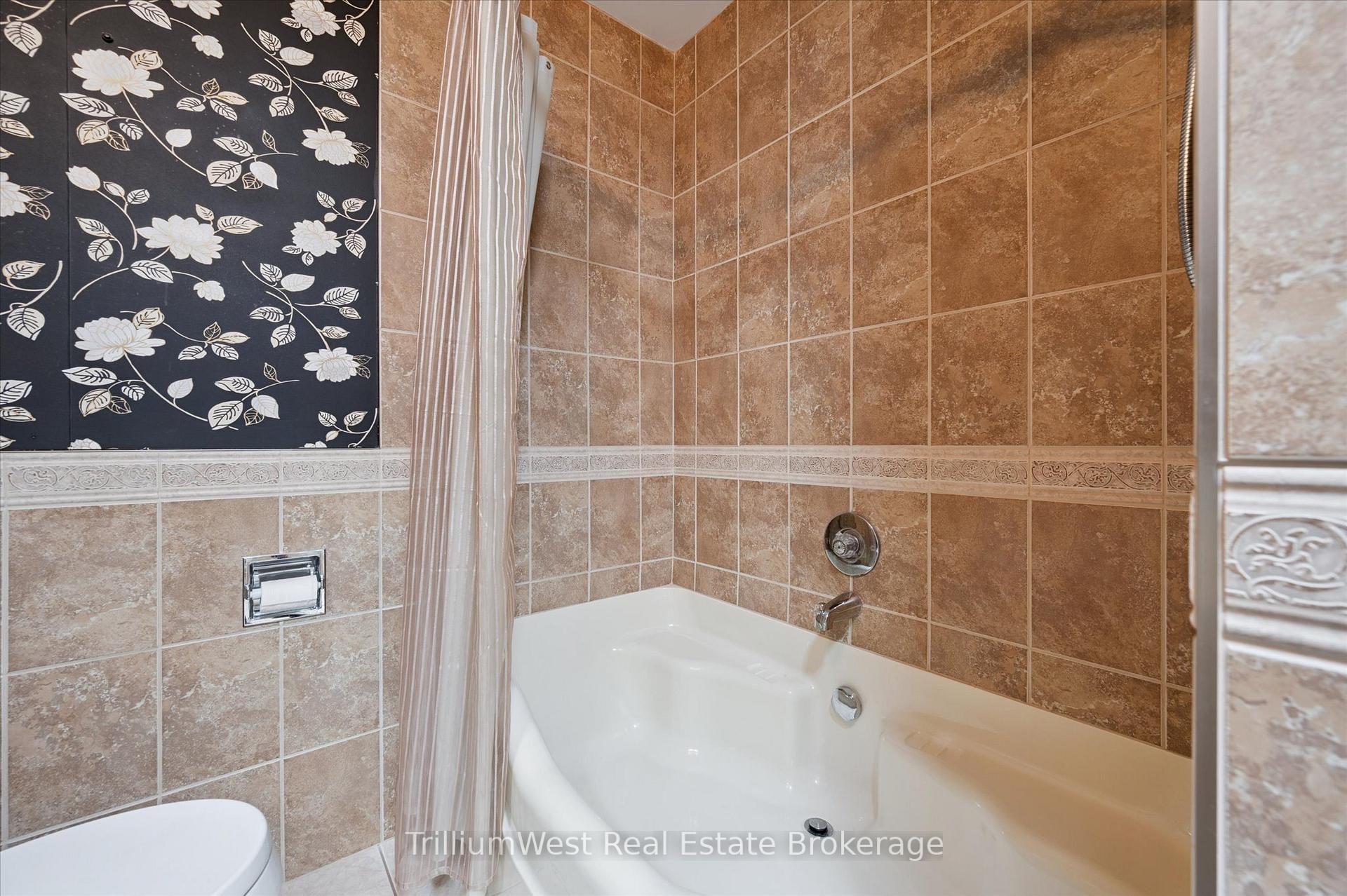 Photo 24 of 213 Dixie Crescent, Waterloo — HOMEH