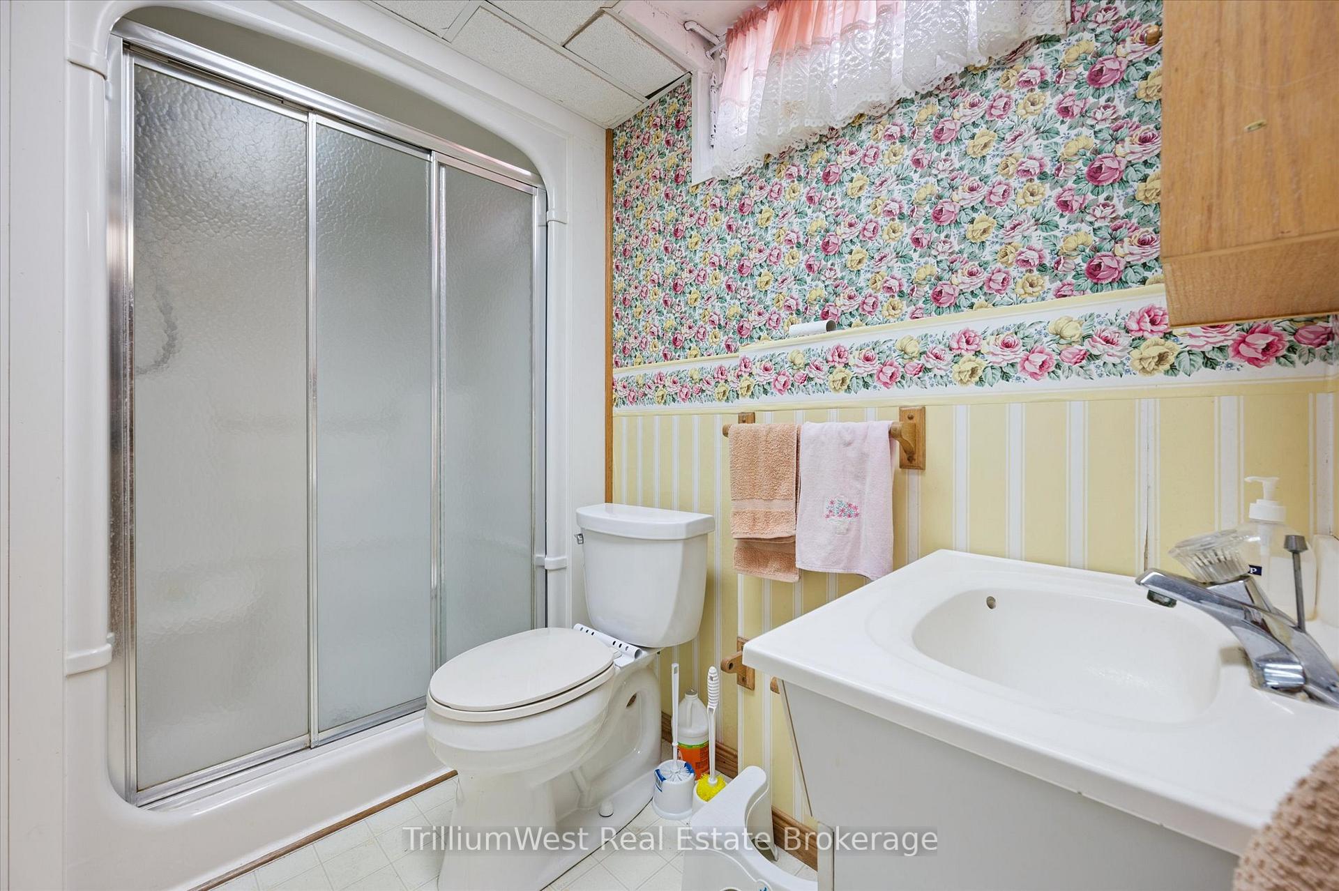 Photo 33 of 213 Dixie Crescent, Waterloo — HOMEH