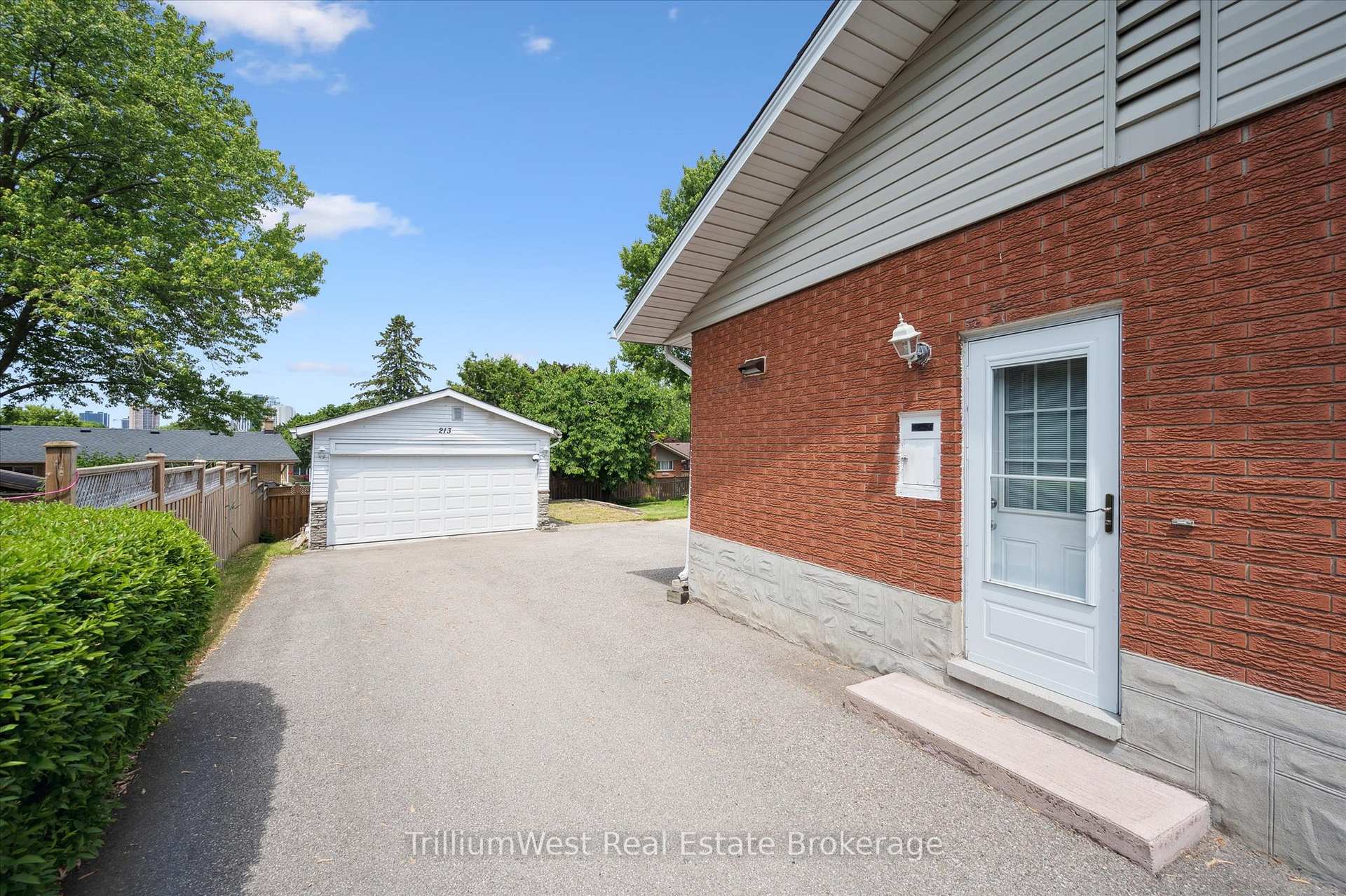 Photo 35 of 213 Dixie Crescent, Waterloo — HOMEH