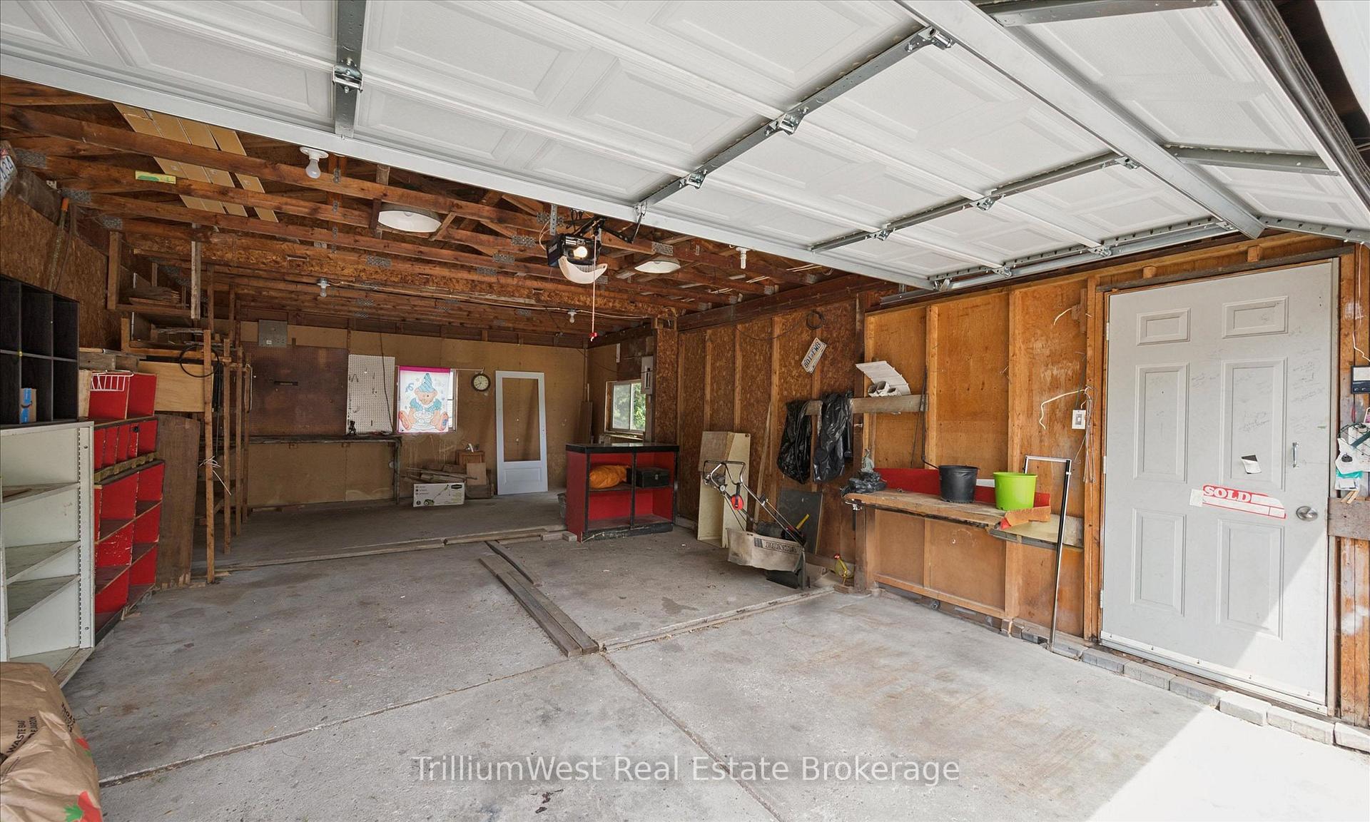 Photo 37 of 213 Dixie Crescent, Waterloo — HOMEH