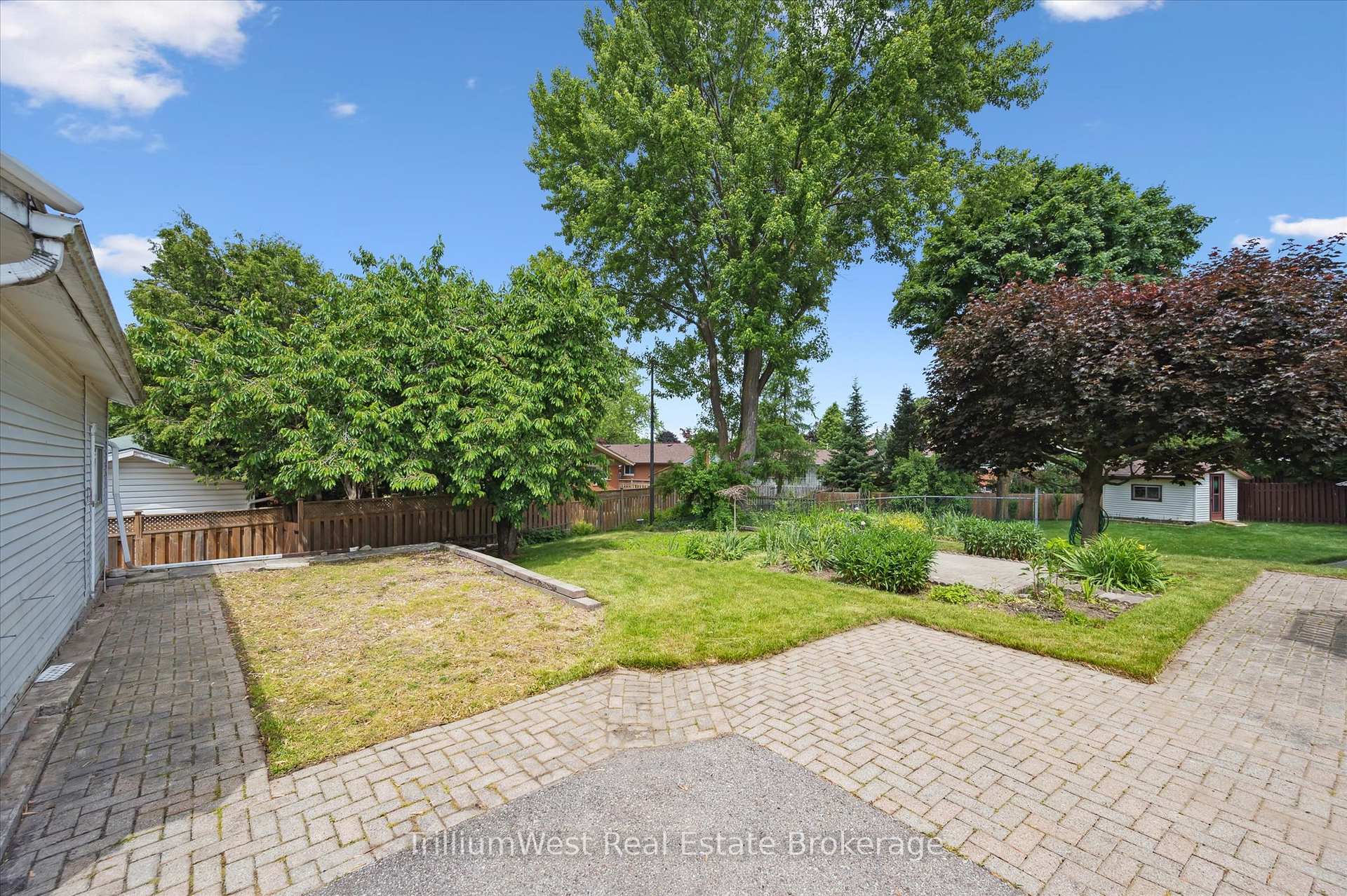 Photo 38 of 213 Dixie Crescent, Waterloo — HOMEH