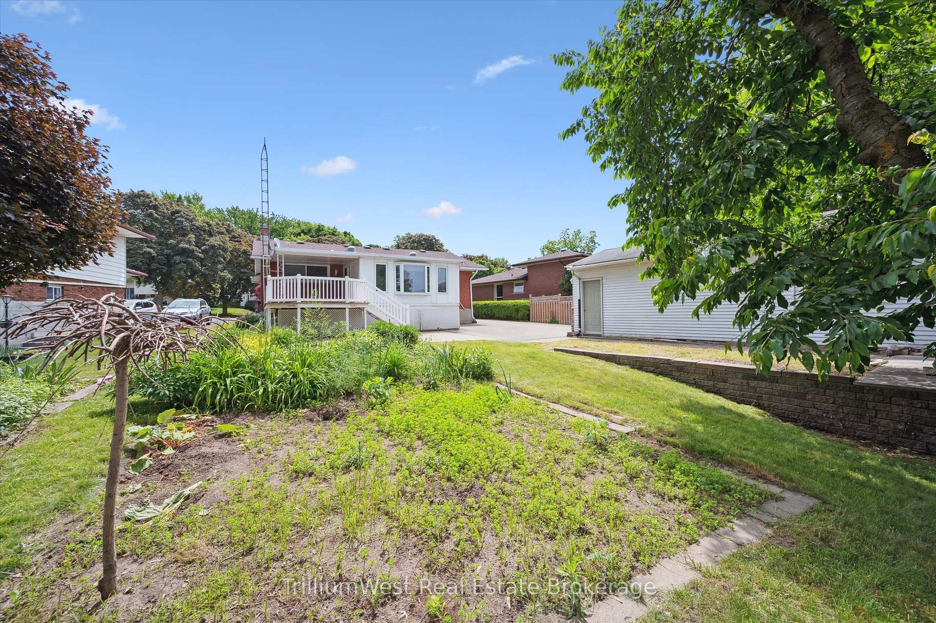 Photo 39 of 213 Dixie Crescent, Waterloo — HOMEH