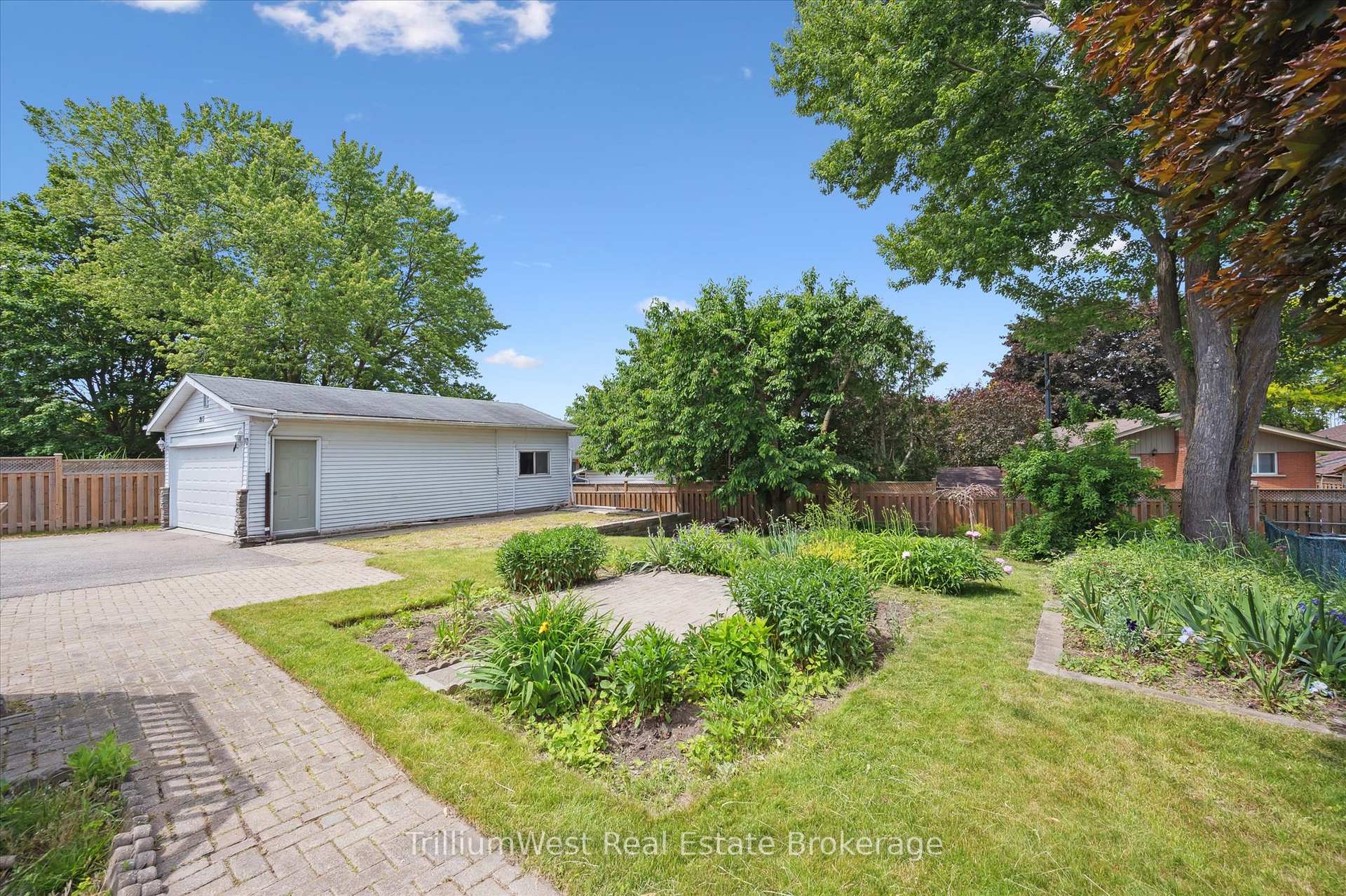 Photo 40 of 213 Dixie Crescent, Waterloo — HOMEH