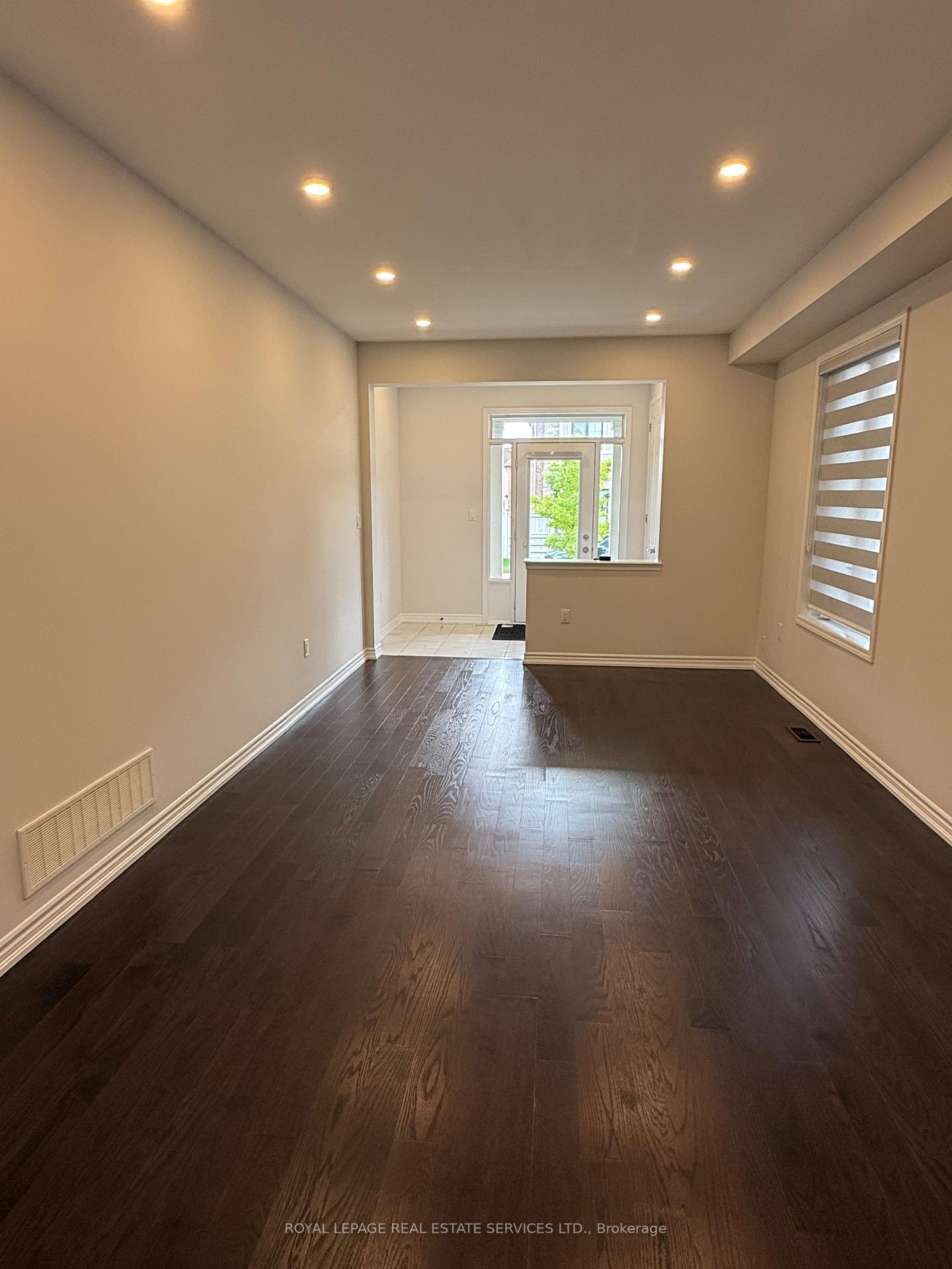 Photo 6 of 42 Faust Ridge, Vaughan, Kleinburg — HOMEH