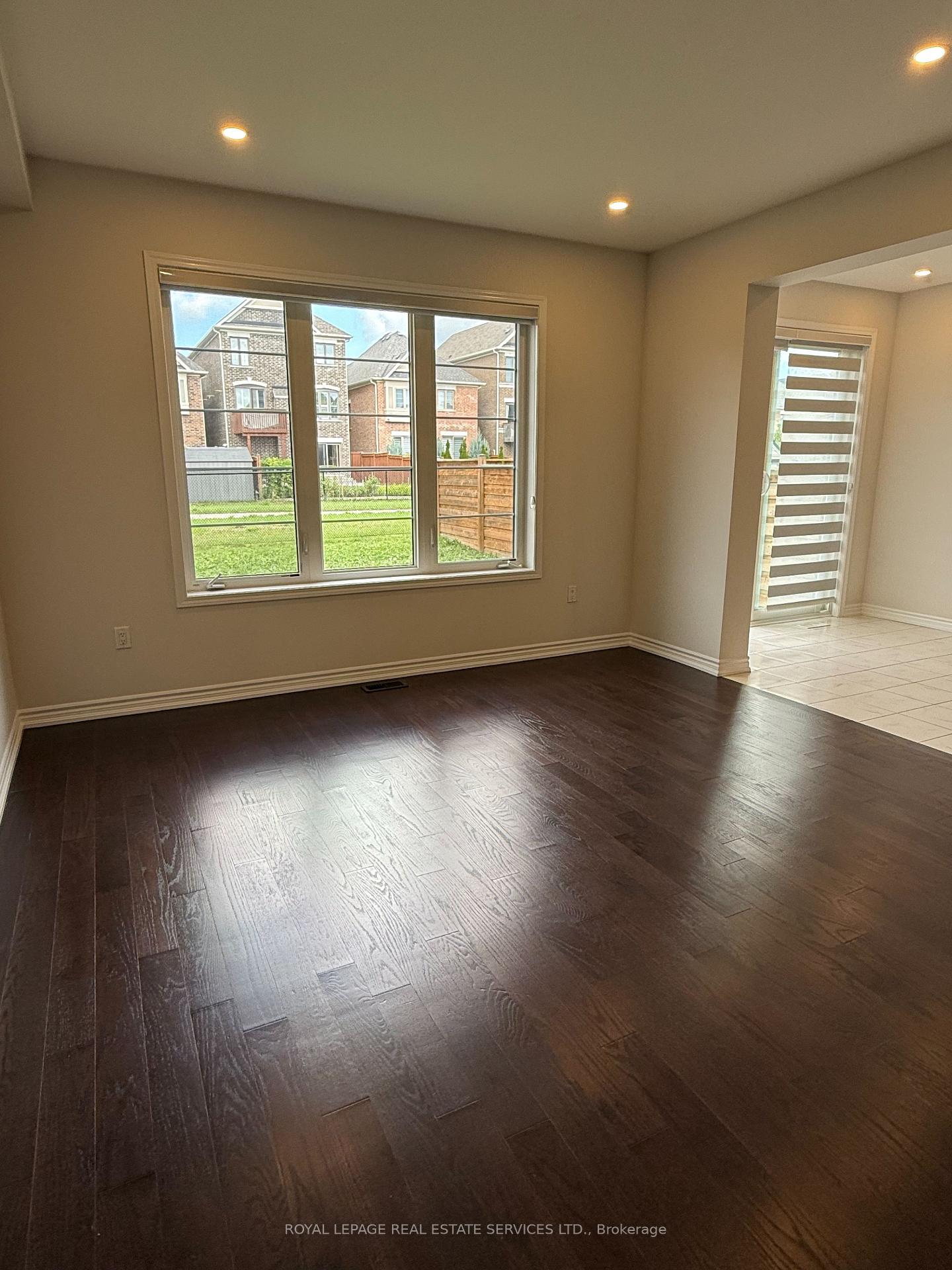 Photo 8 of 42 Faust Ridge, Vaughan, Kleinburg — HOMEH