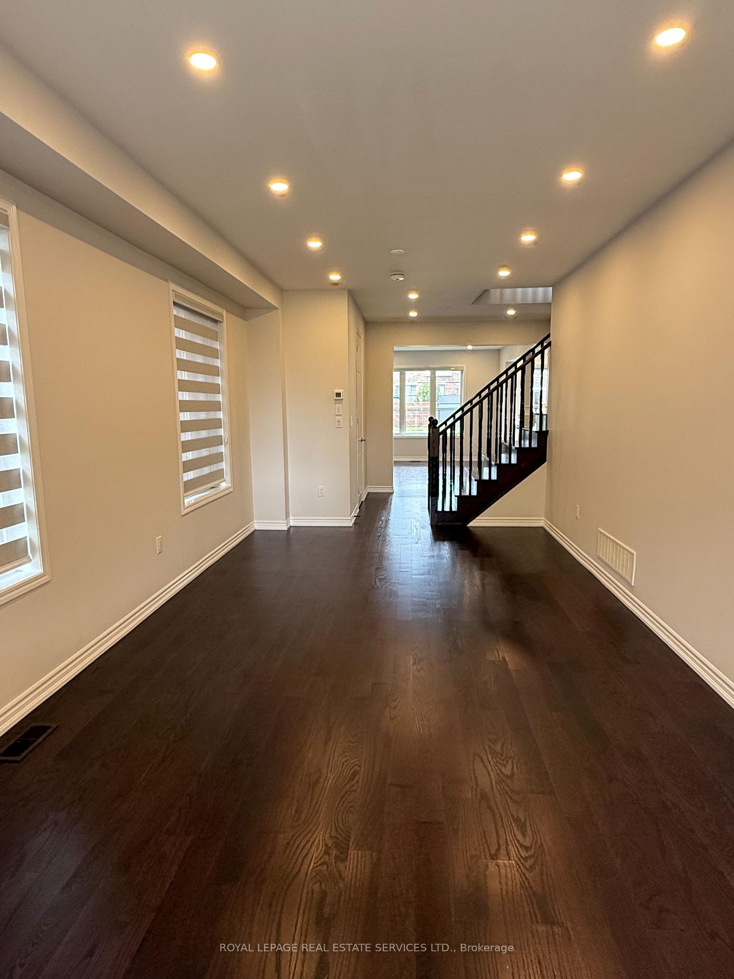 Photo 9 of 42 Faust Ridge, Vaughan, Kleinburg — HOMEH