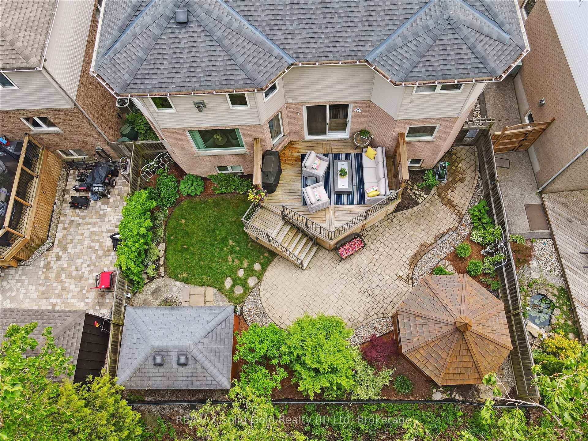 Photo 3 of 748 Cedar Bend Drive, Waterloo — HOMEH