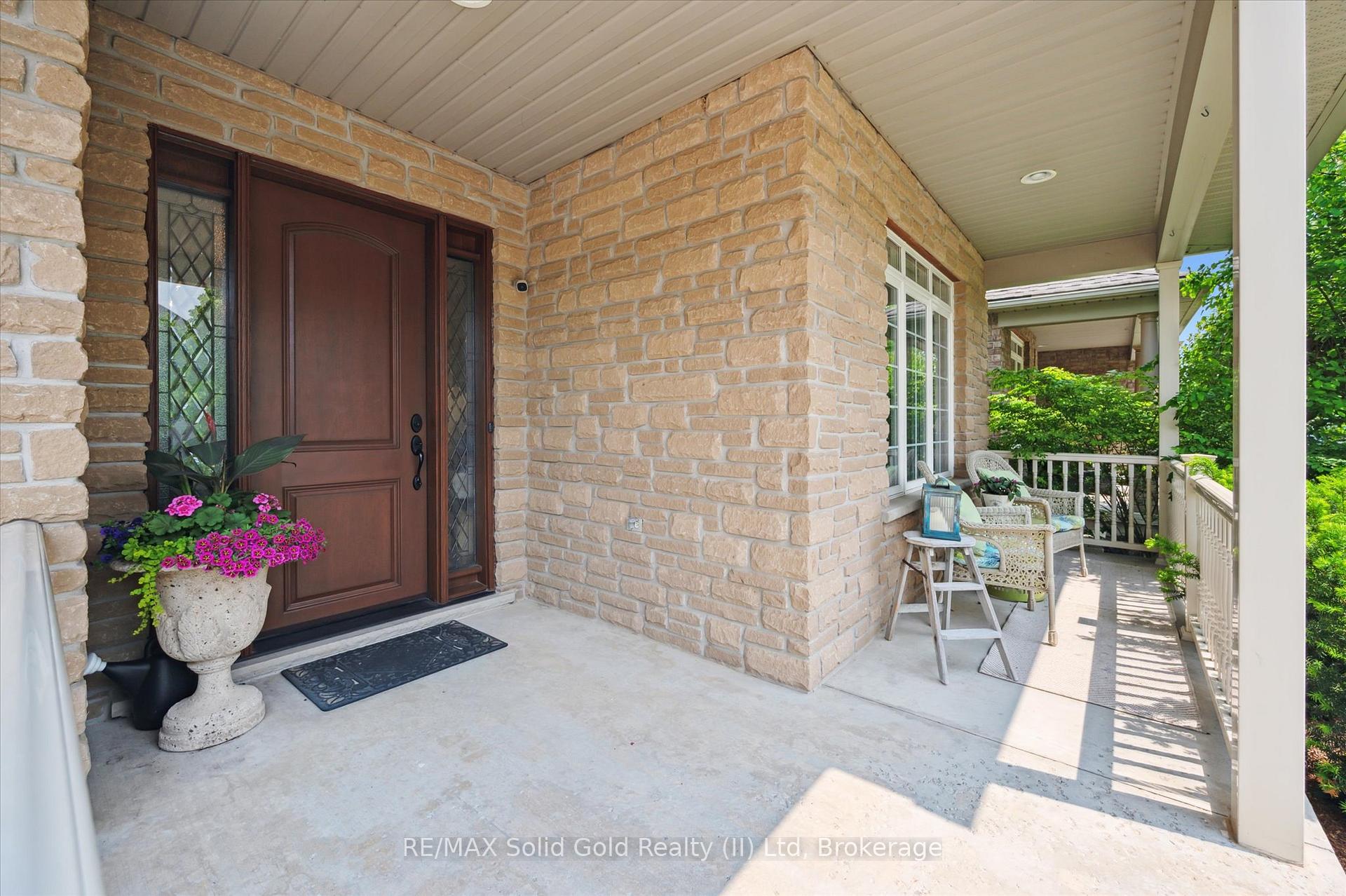 Photo 5 of 748 Cedar Bend Drive, Waterloo — HOMEH