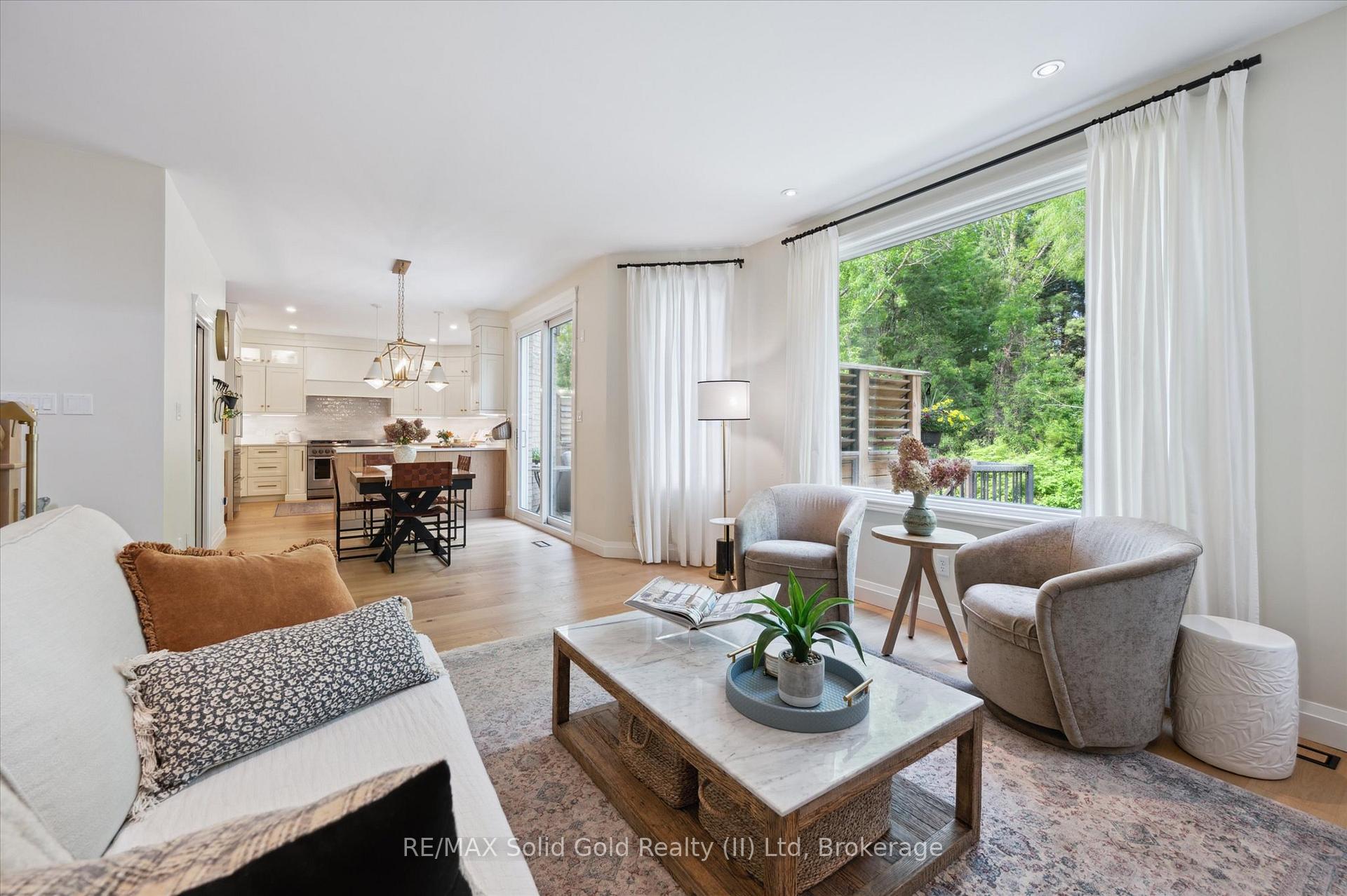Photo 14 of 748 Cedar Bend Drive, Waterloo — HOMEH