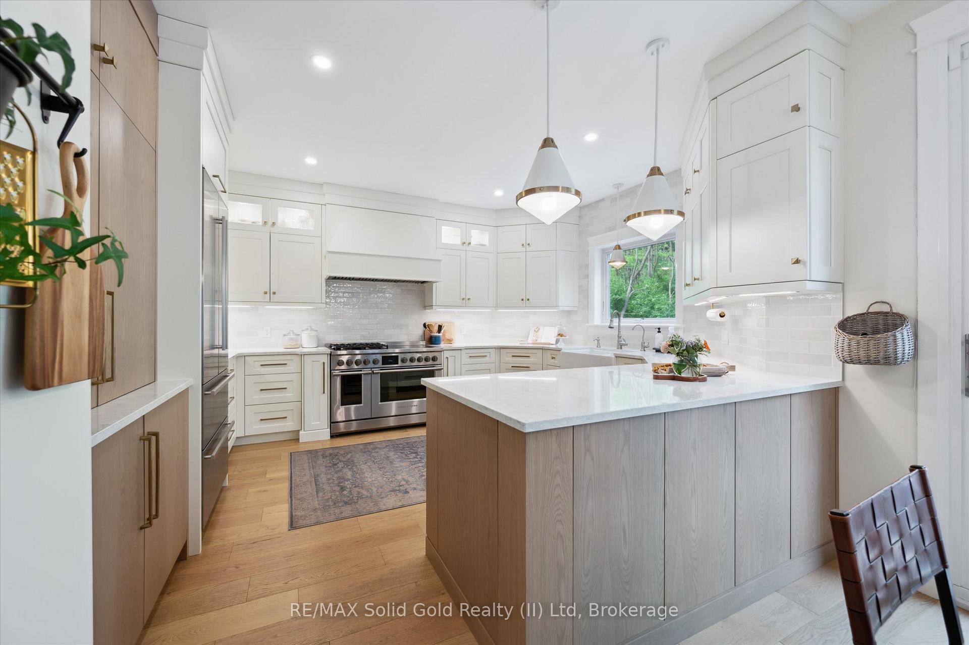Photo 17 of 748 Cedar Bend Drive, Waterloo — HOMEH