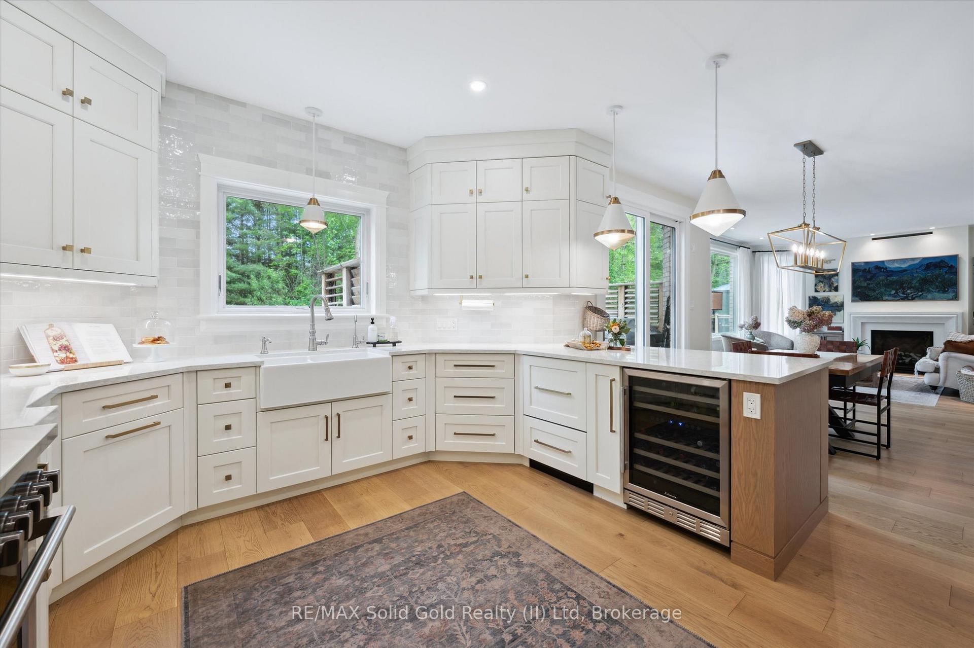 Photo 18 of 748 Cedar Bend Drive, Waterloo — HOMEH