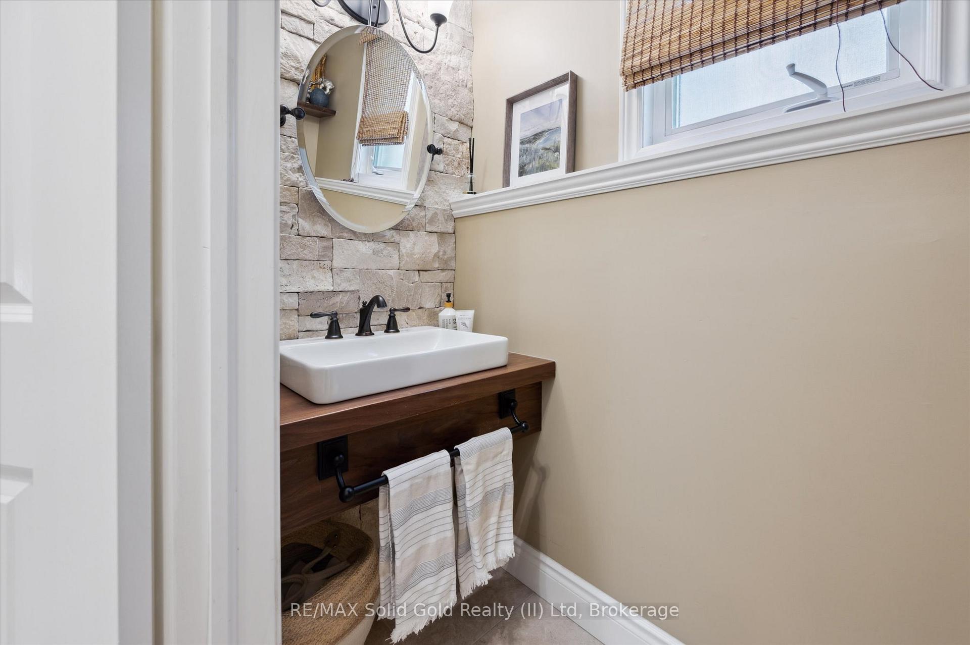 Photo 22 of 748 Cedar Bend Drive, Waterloo — HOMEH