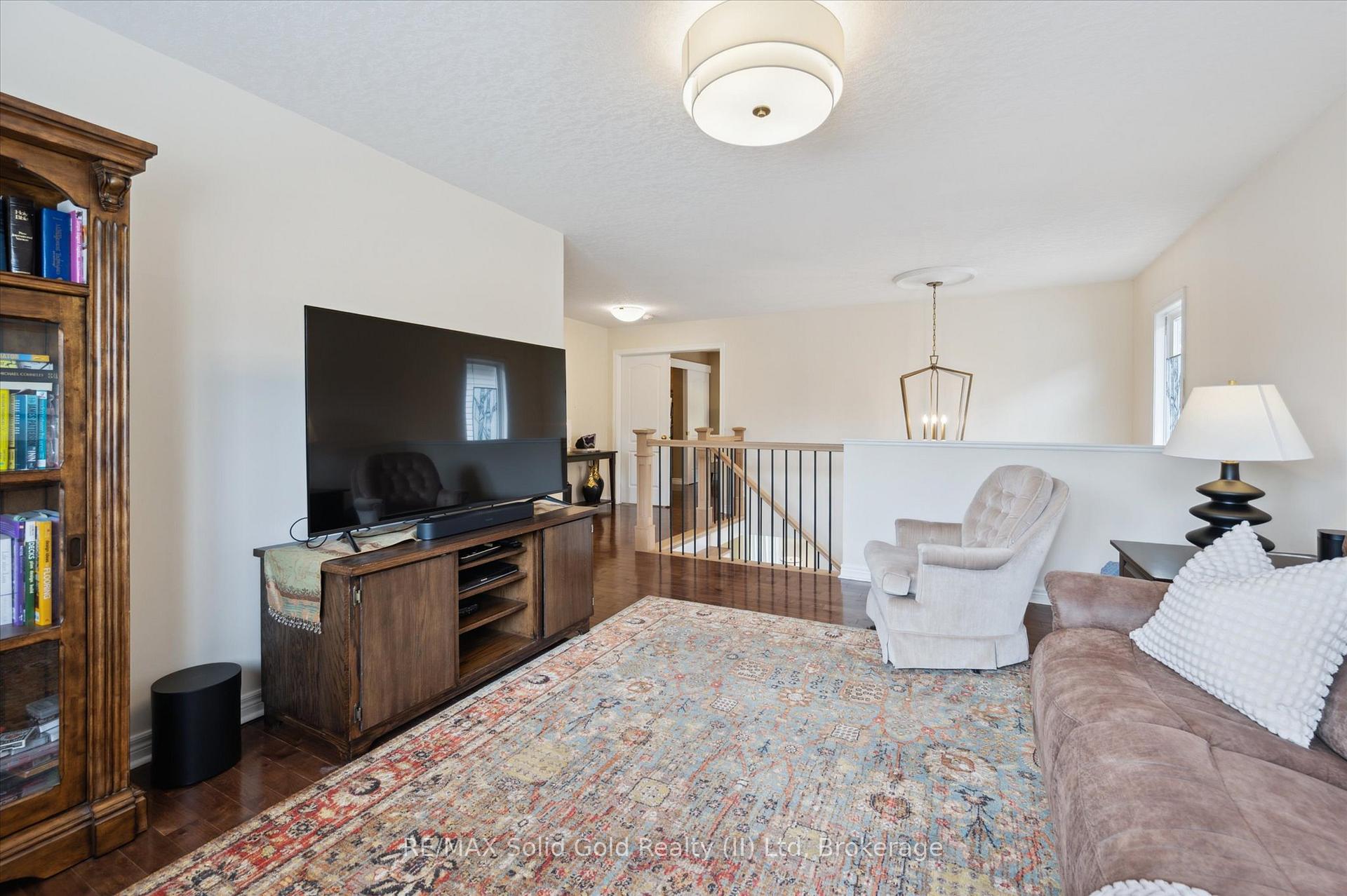 Photo 25 of 748 Cedar Bend Drive, Waterloo — HOMEH