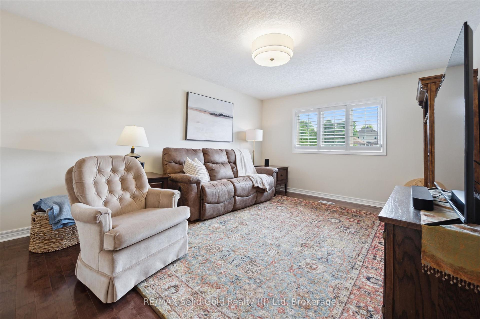 Photo 26 of 748 Cedar Bend Drive, Waterloo — HOMEH