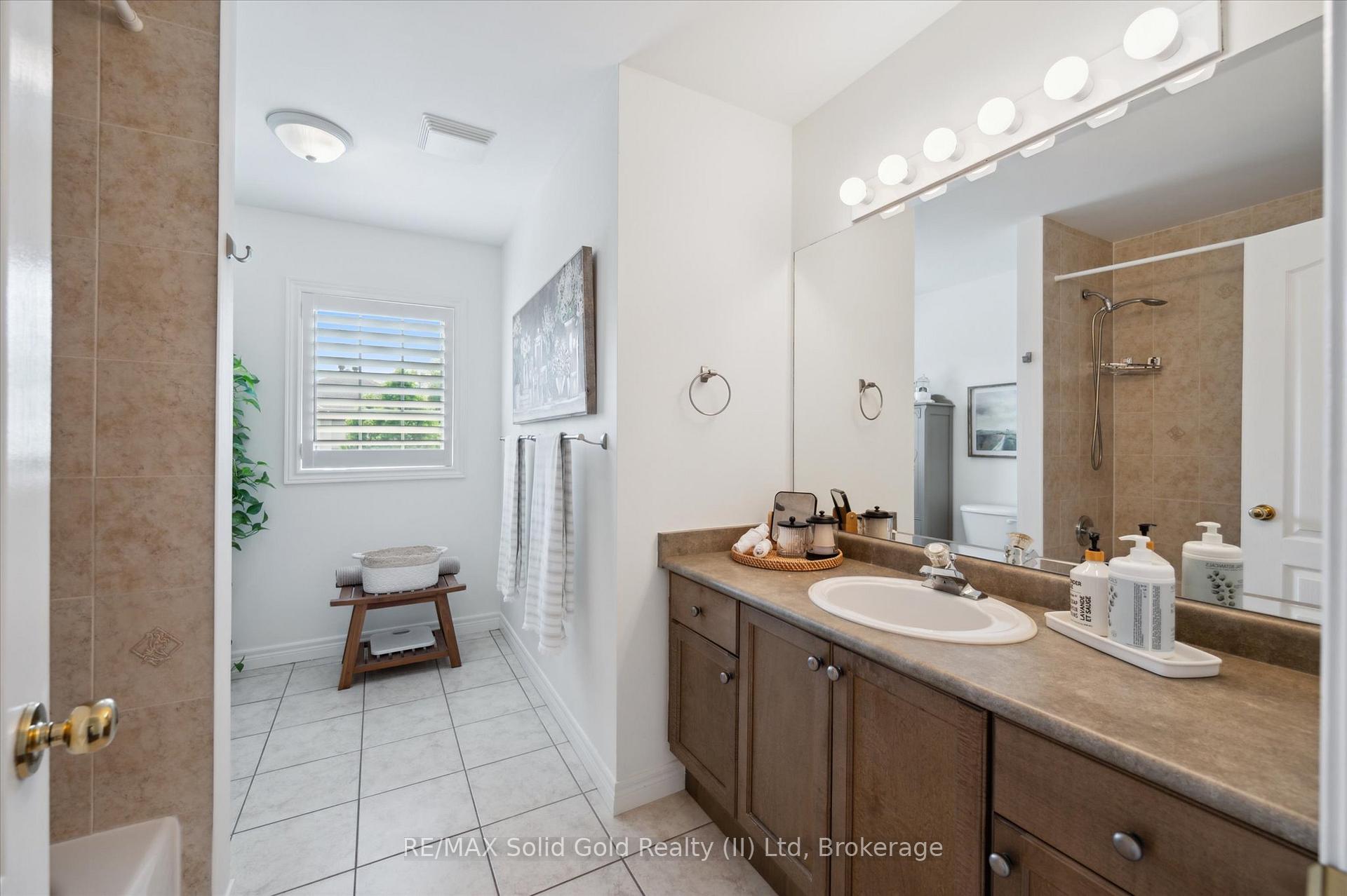 Photo 31 of 748 Cedar Bend Drive, Waterloo — HOMEH