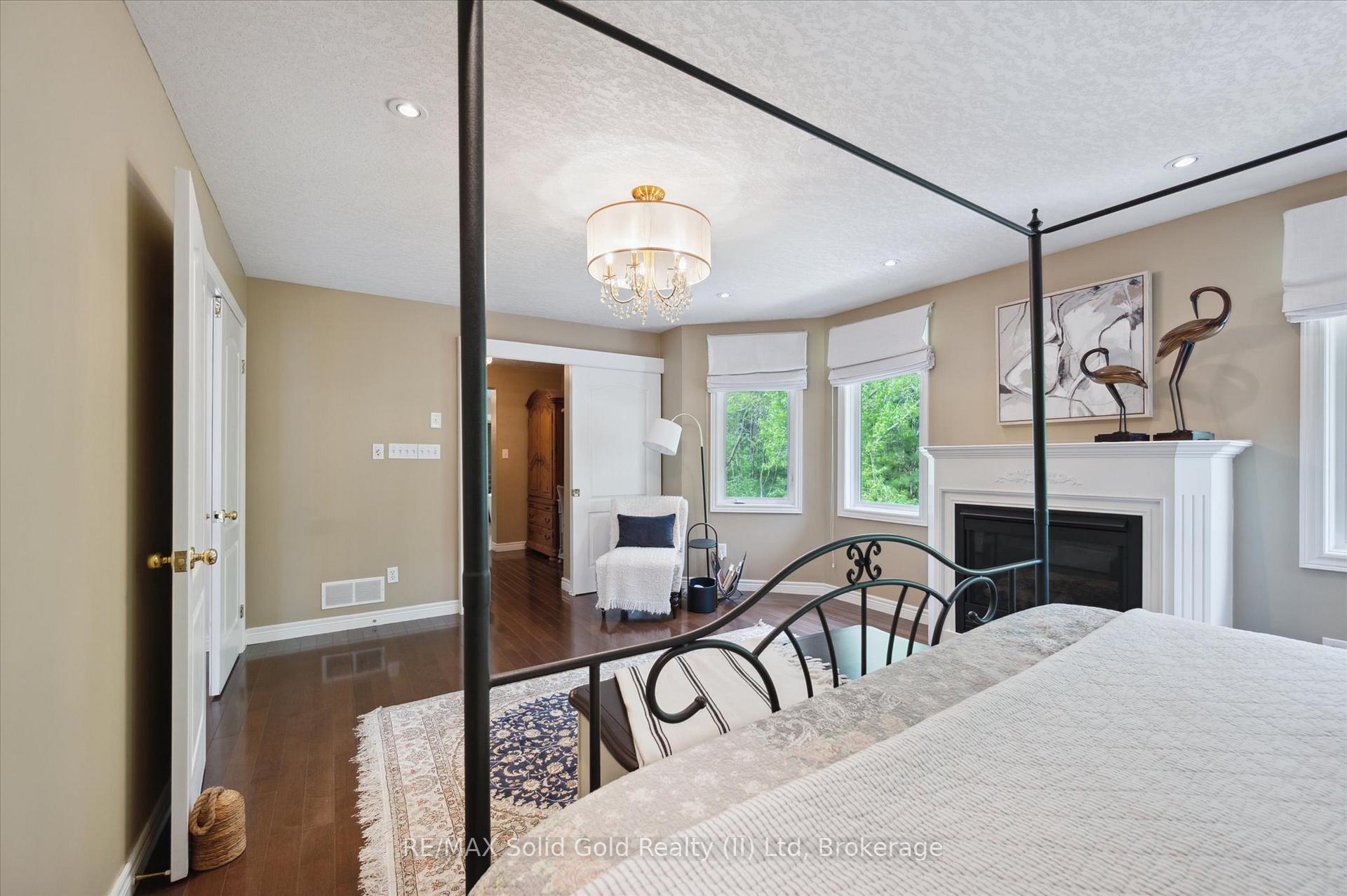 Photo 33 of 748 Cedar Bend Drive, Waterloo — HOMEH