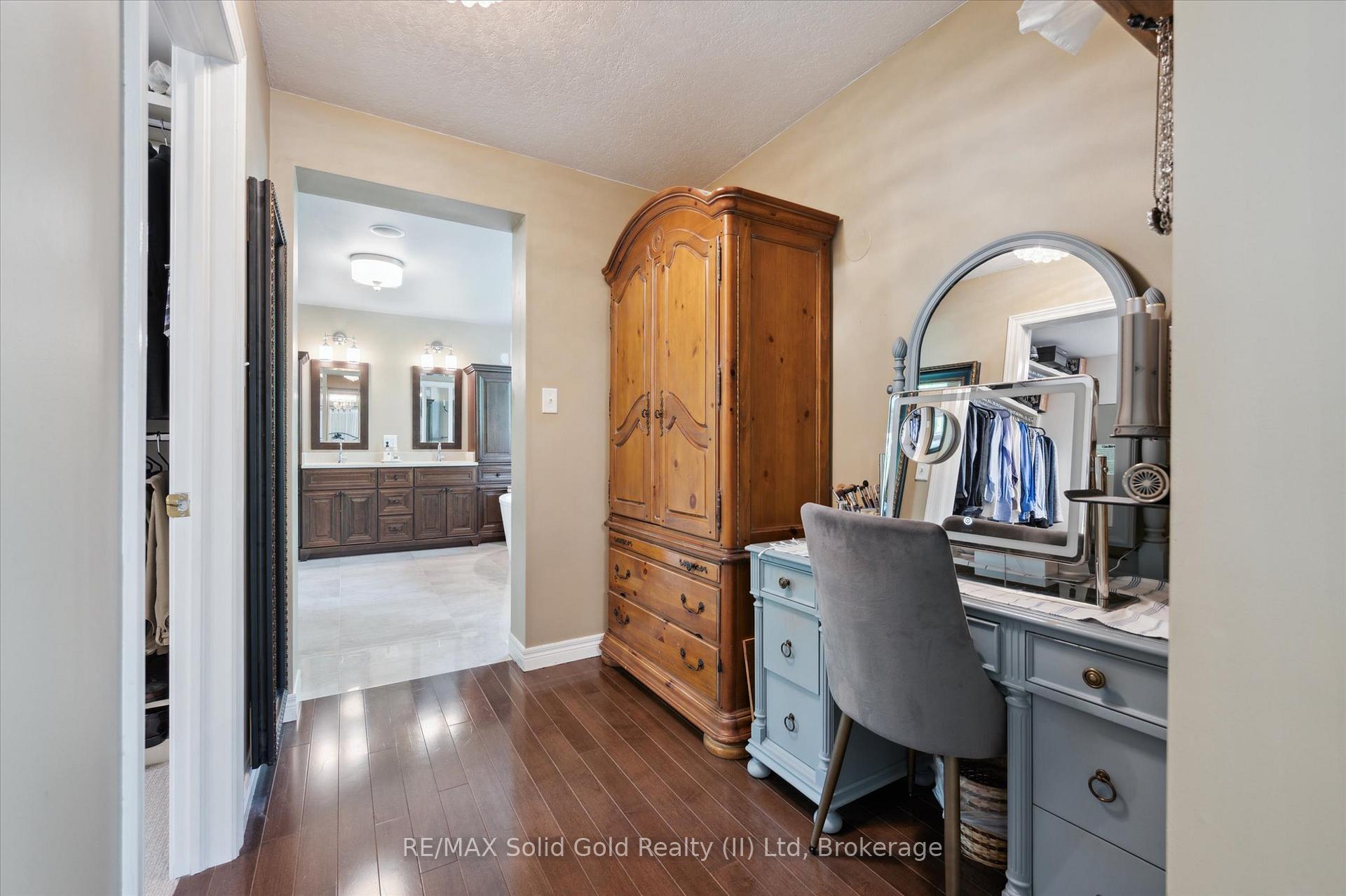 Photo 34 of 748 Cedar Bend Drive, Waterloo — HOMEH
